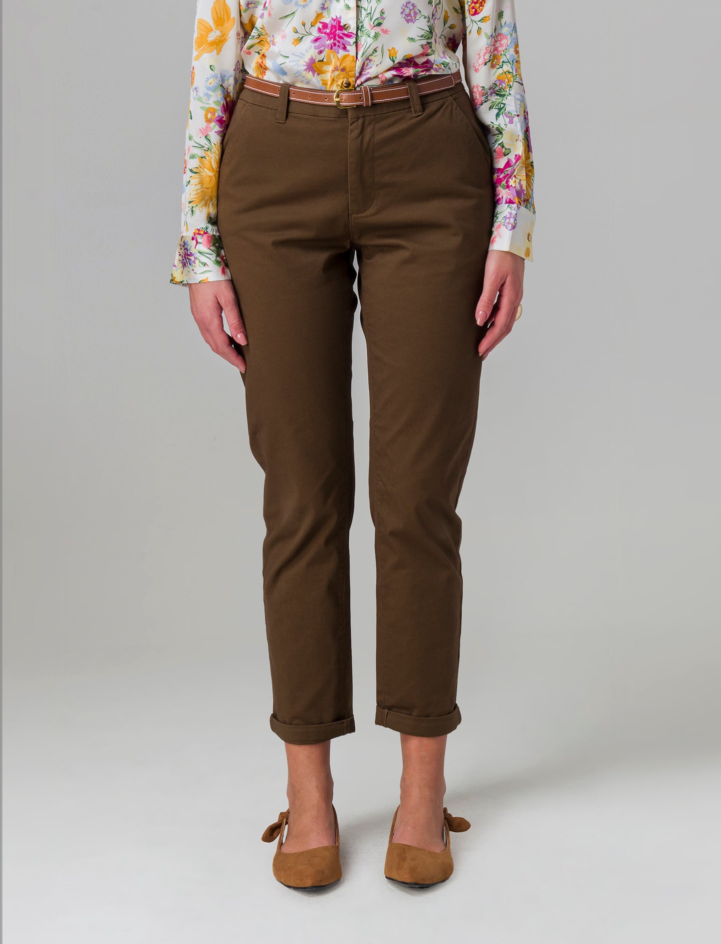 Woman's chino pants with belt - Brown