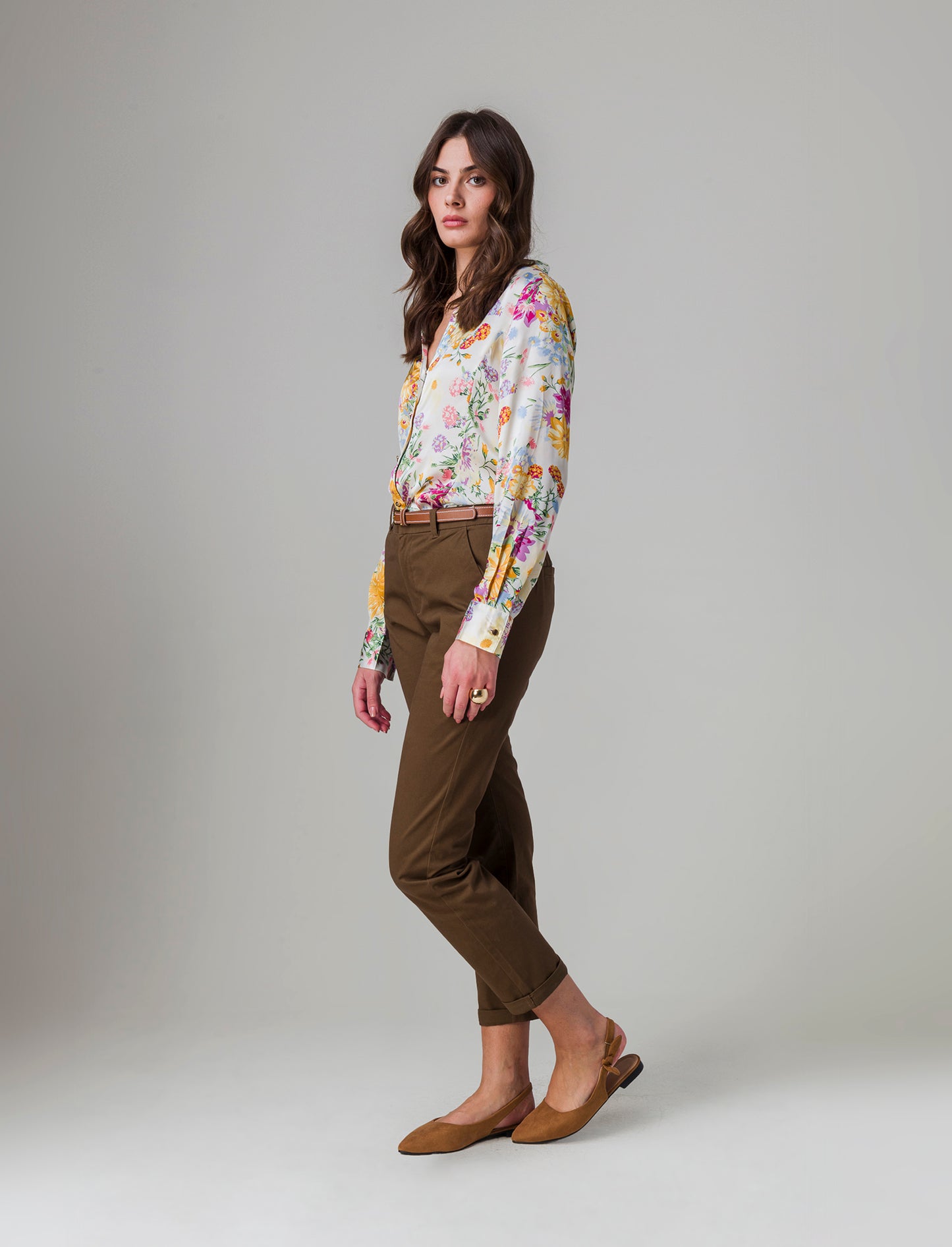 Woman's chino pants with belt - Brown