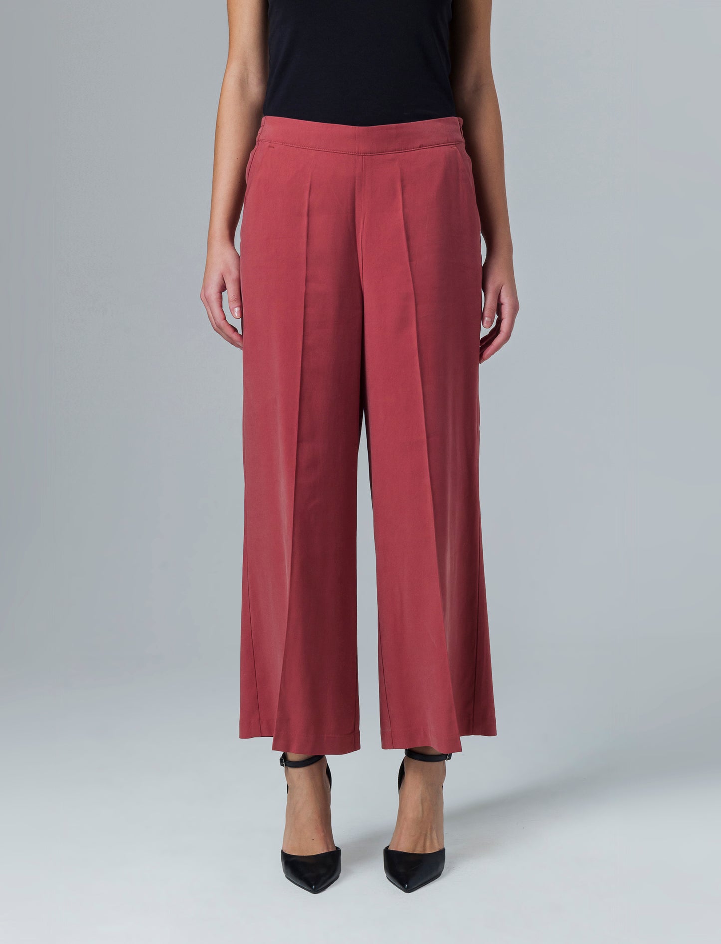 Woman's culotte pants for stylish comfort - Brown