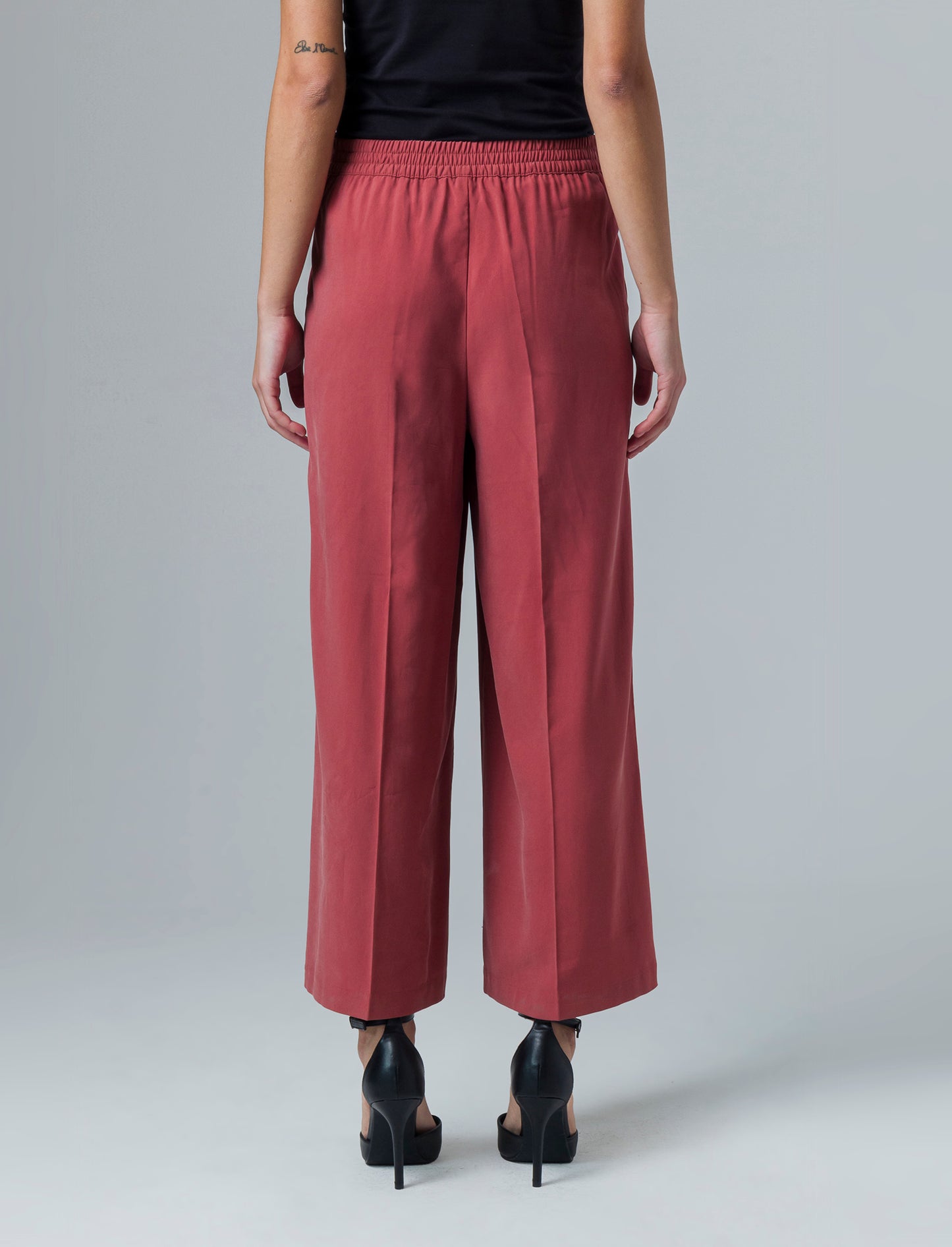 Woman's culotte pants for stylish comfort - Brown