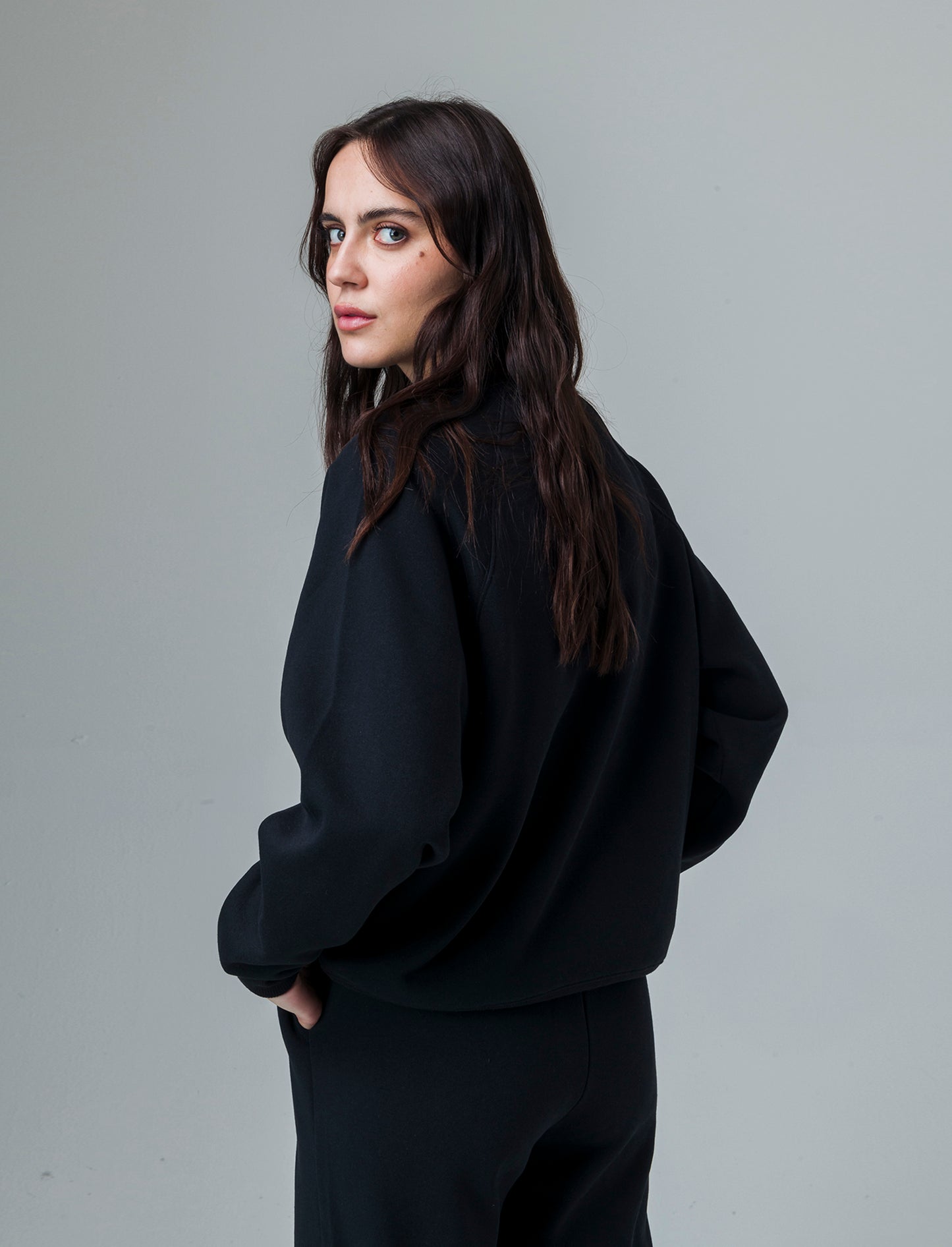 Woman's long sleeve crew neck sweatshirt - Black