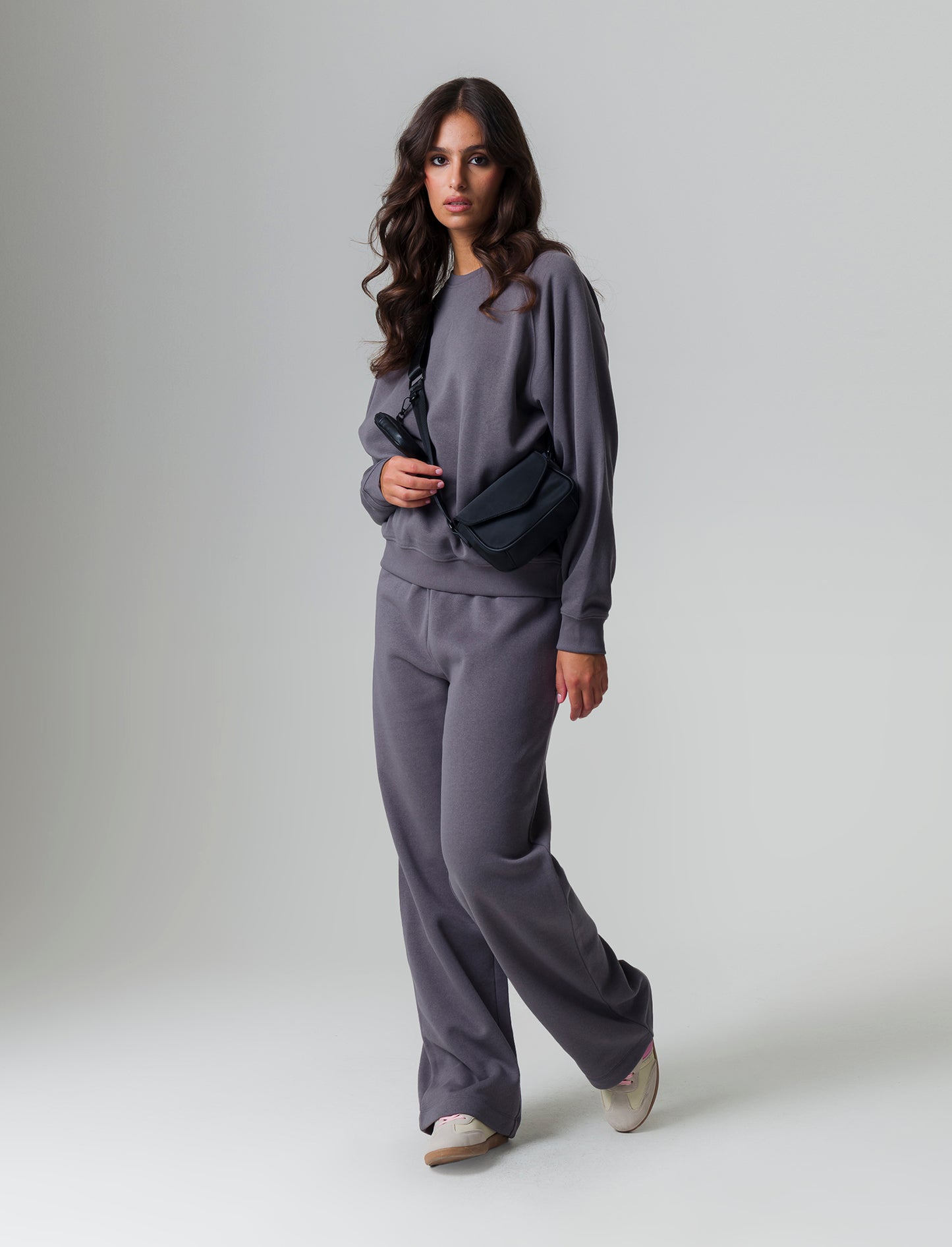 Woman's long sleeve crew neck sweatshirt - Grey