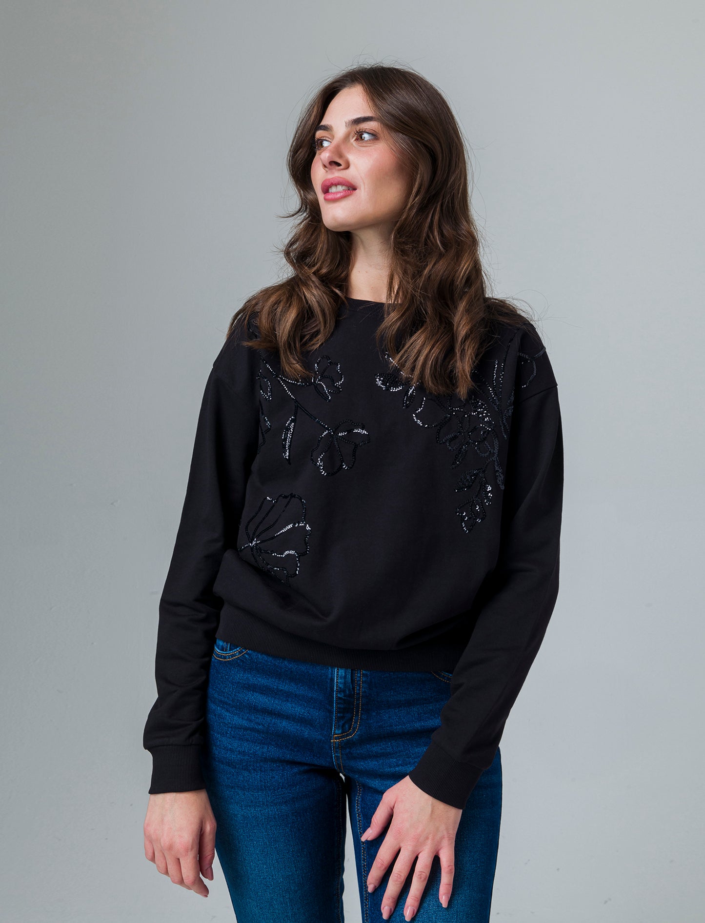 Woman's long sleeve crewneck sweatshirt with embellishments - Black