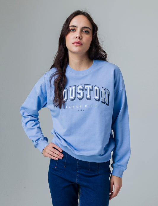 Woman's long sleeve crewneck sweatshirt with chest print - Sky blue