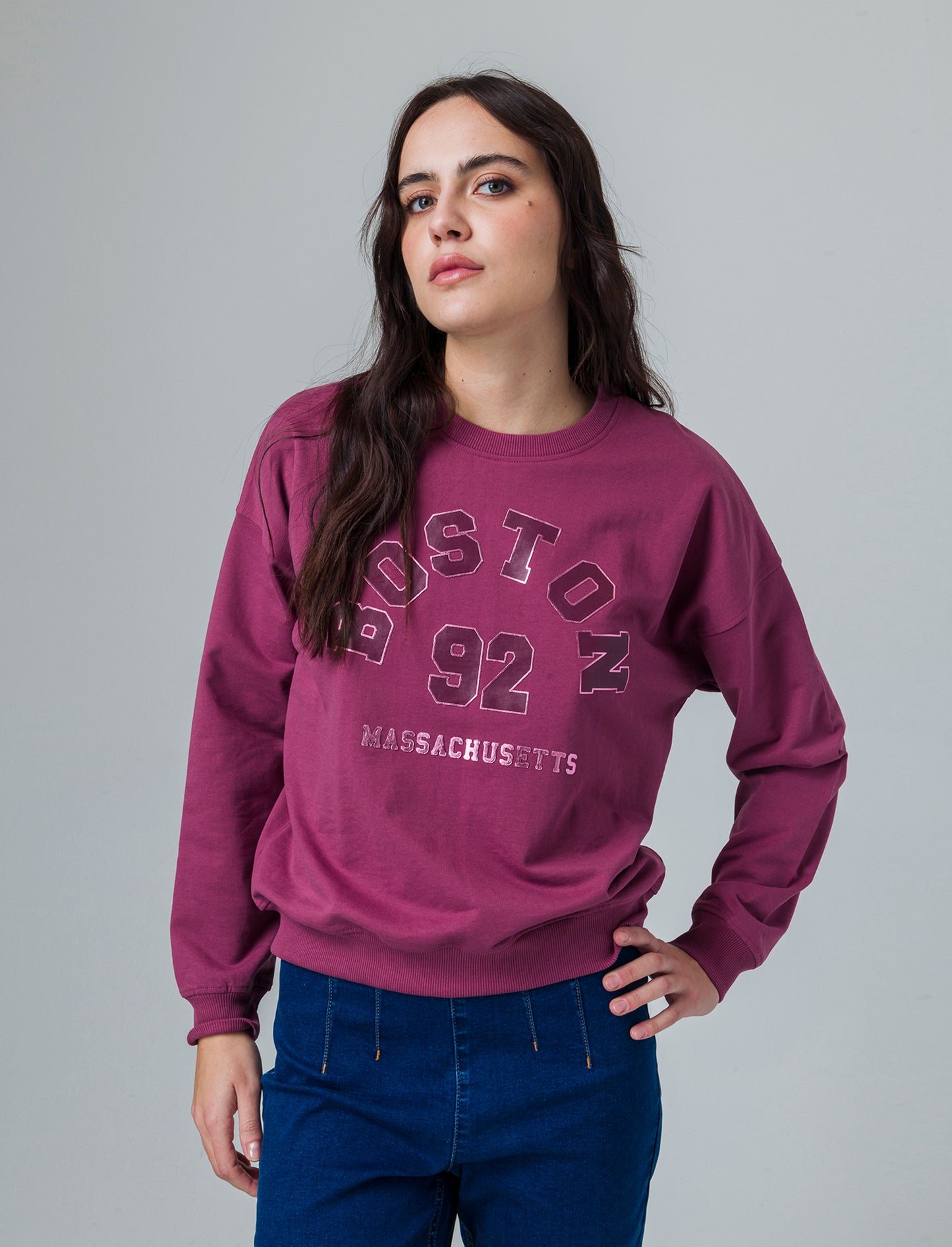 Felpa girocollo manica lunga con stampa frontale da donna - Rosa cipolla