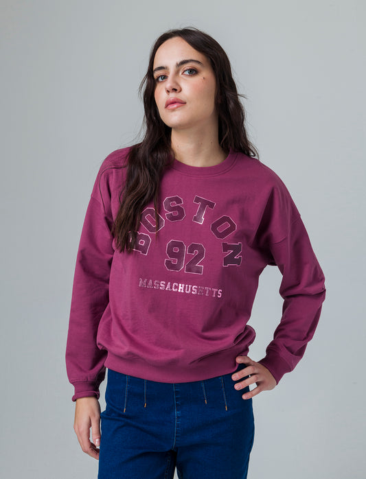 Woman's long sleeve crewneck sweatshirt with chest print - Pink