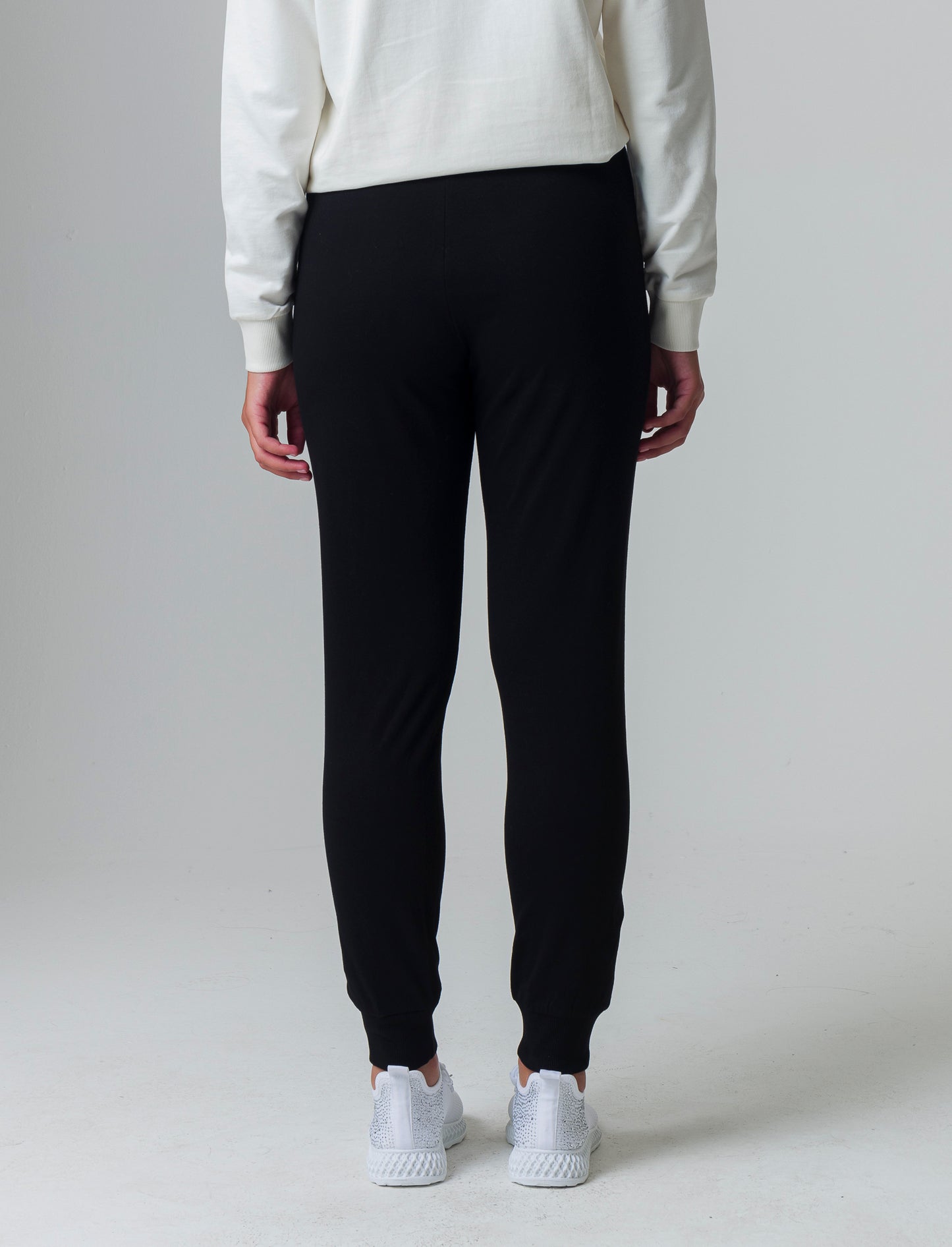 Jogger basico con tasche verticali da donna - Nero