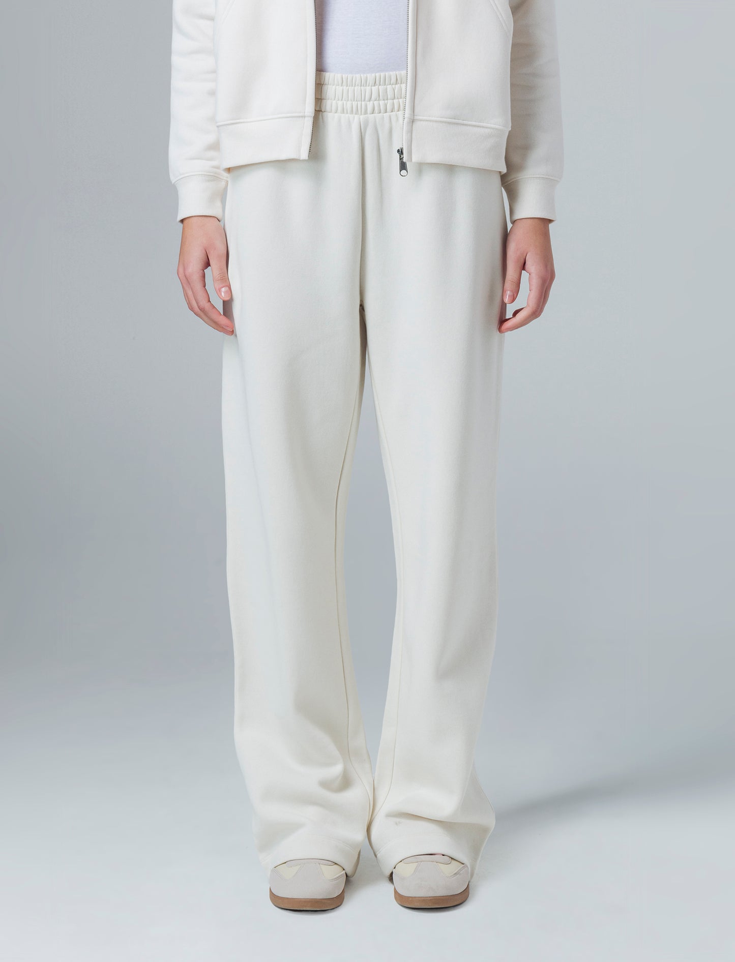 Woman's basic flare joggers for everyday comfort - Beige