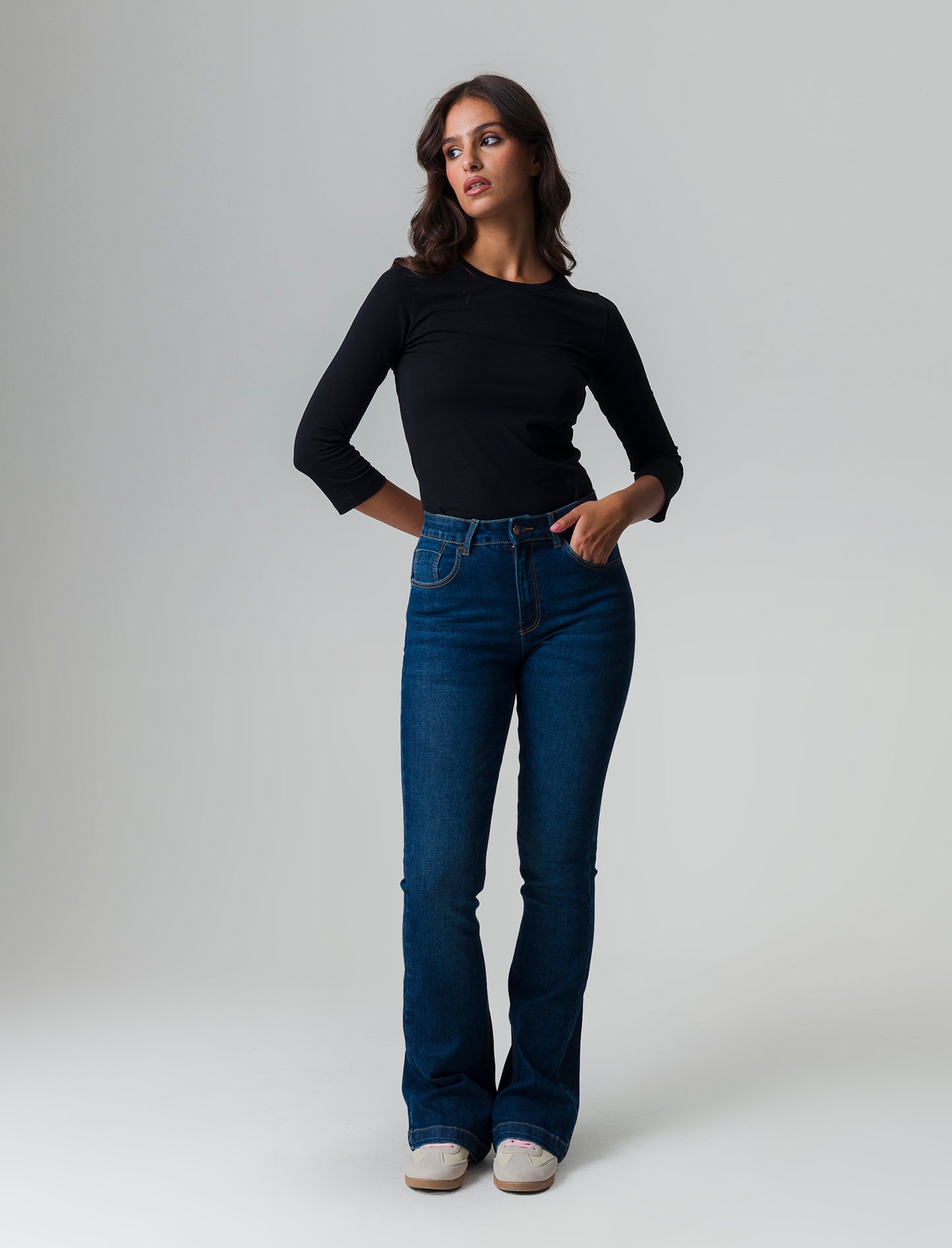 T-shirt basica manica lunga da donna - Nero