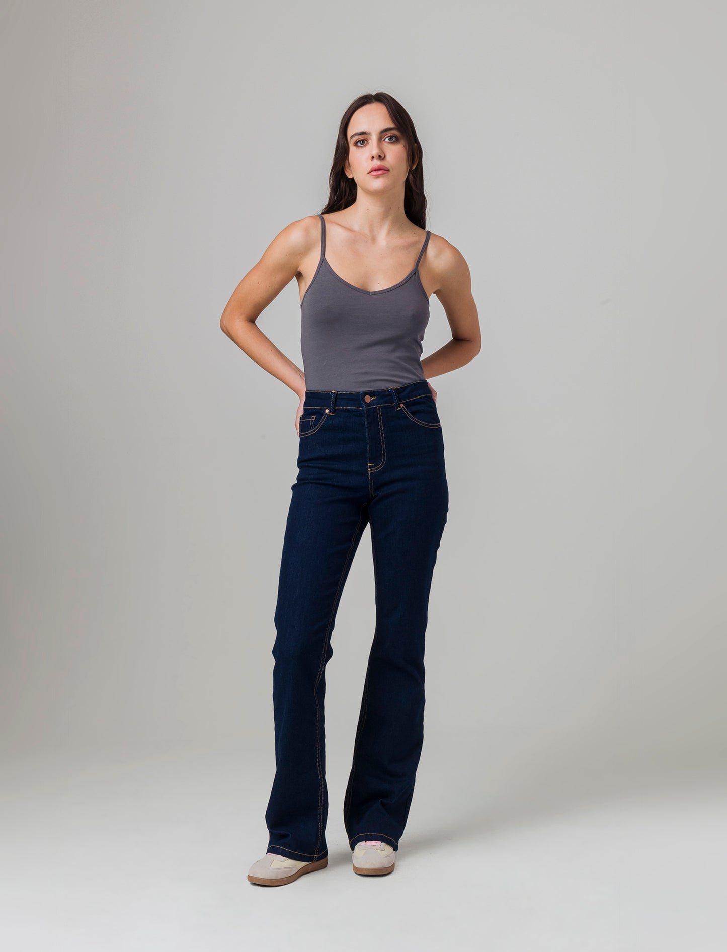 Top basico con scollo a v da donna - Grigio piombo