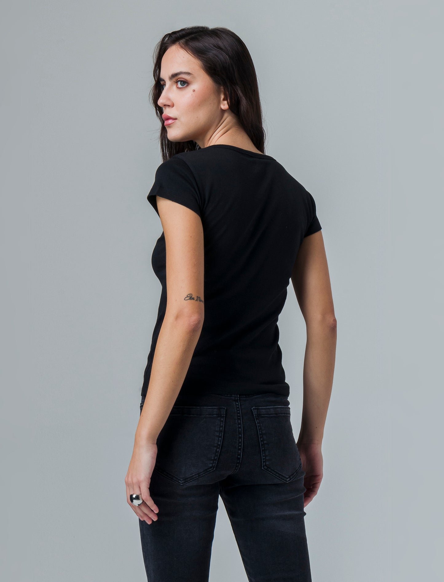 T-shirt basica scollo a v da donna - Nero