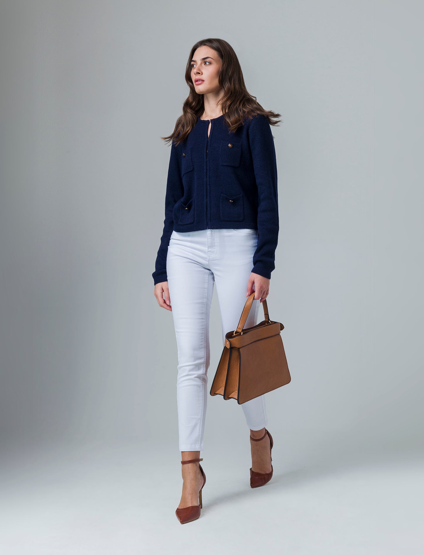 Woman's pocketed cardigan for cozy comfort - Blue