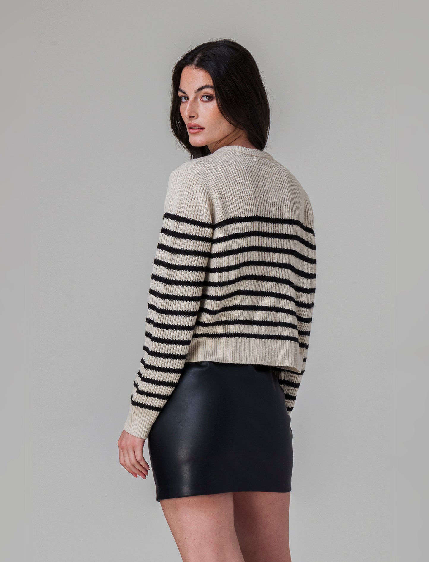 Cardigan con paillettes da donna - var 1