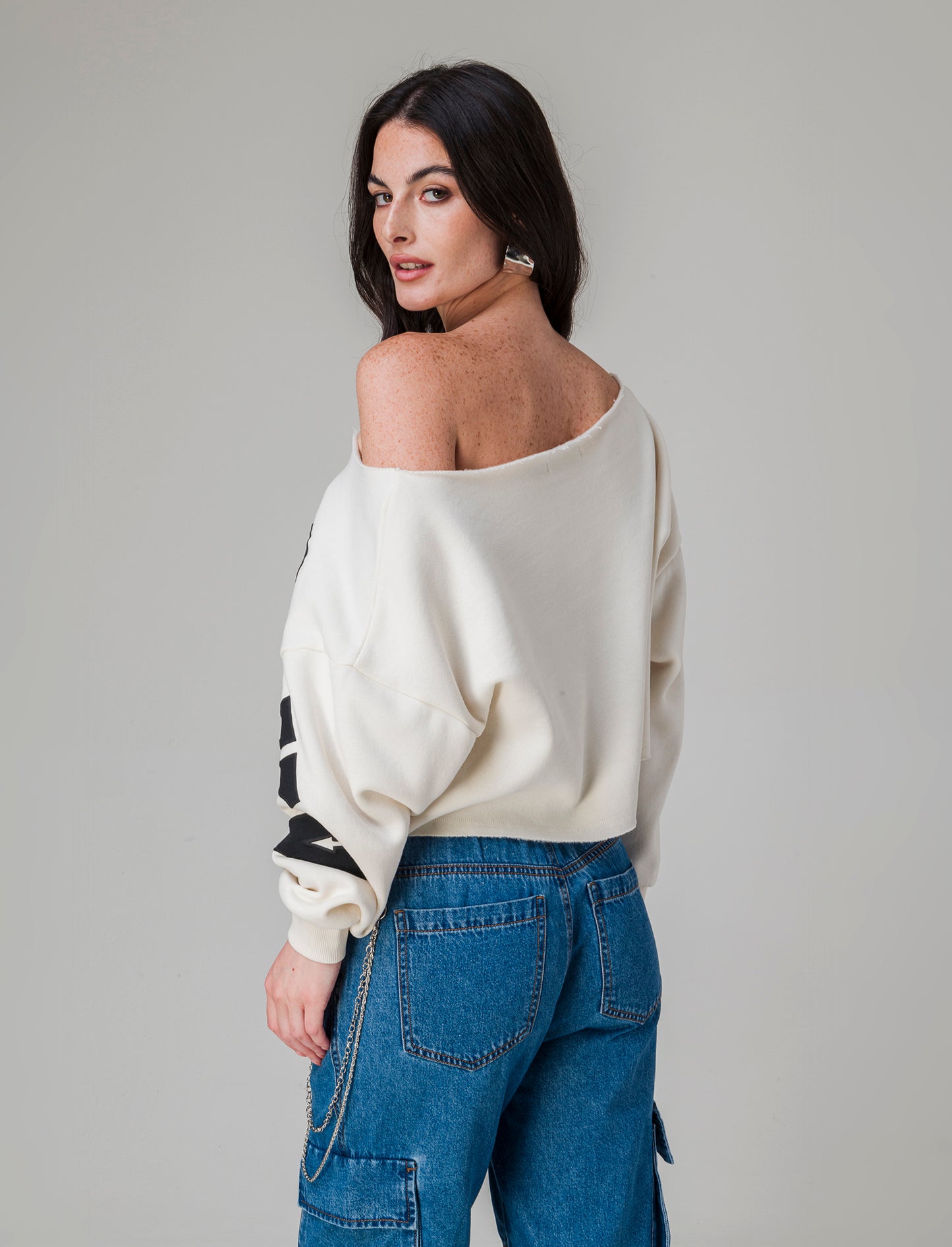 Felpa crop off shoulder da donna - Avorio