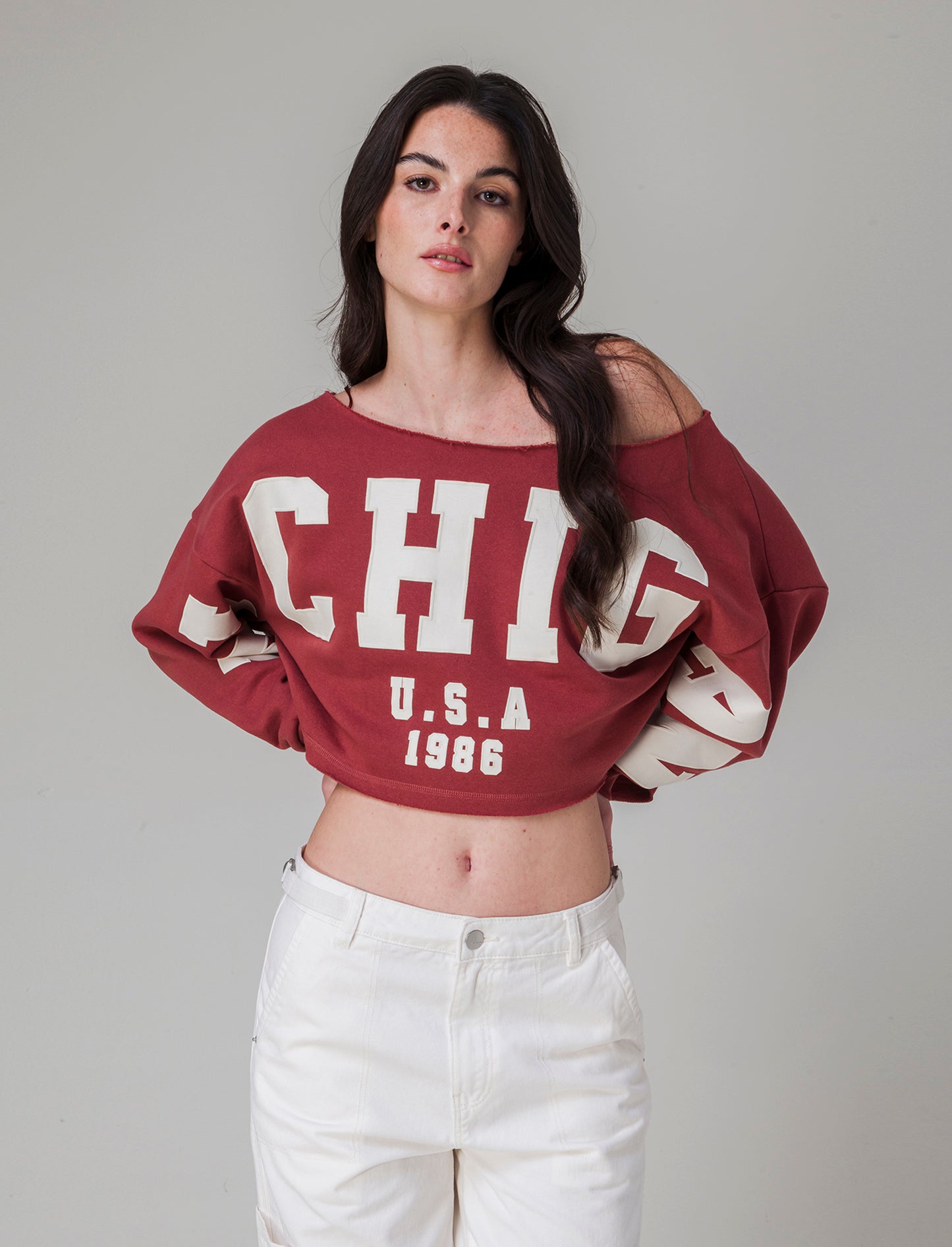 Felpa crop off shoulder da donna - Rosso mattone