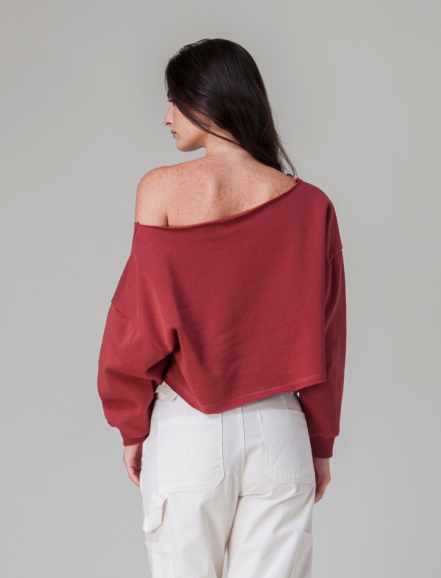 Felpa crop off shoulder da donna - Rosso mattone