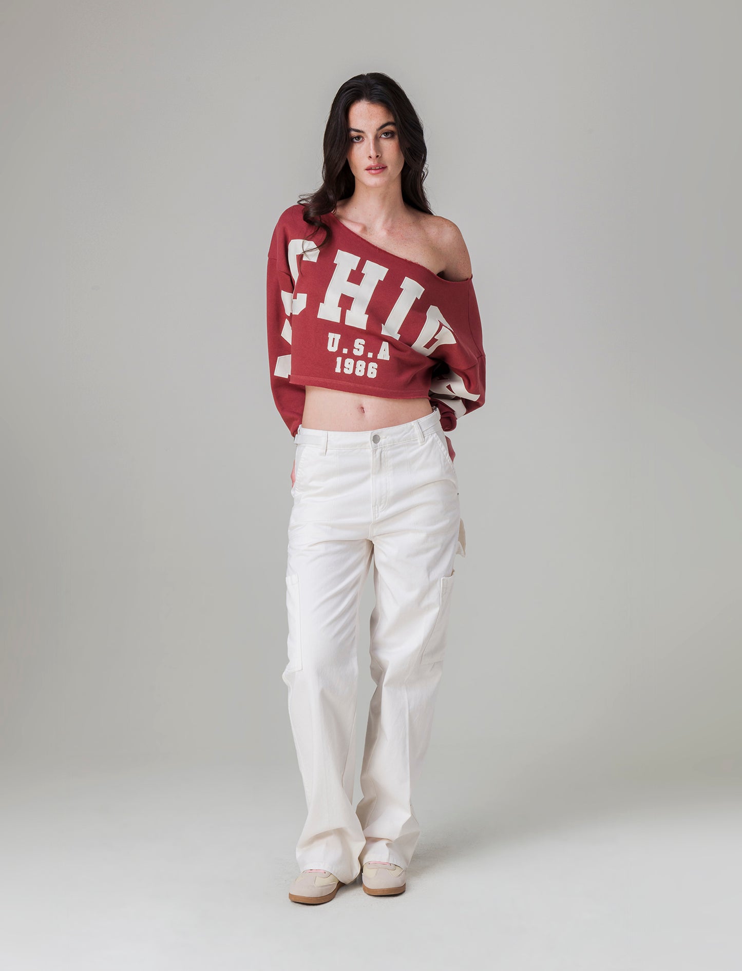 Felpa crop off shoulder da donna - Rosso mattone