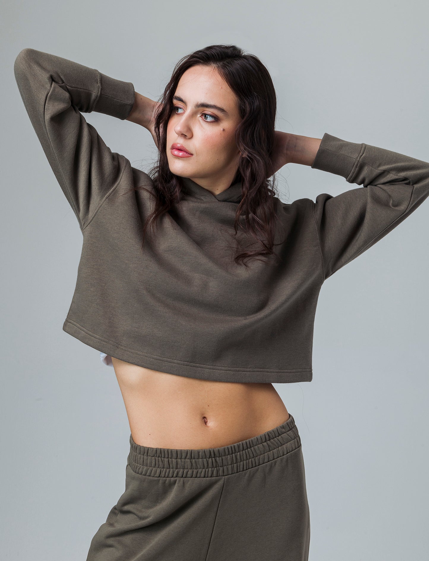 Felpa crop con cappuccio da donna - Verde salvia