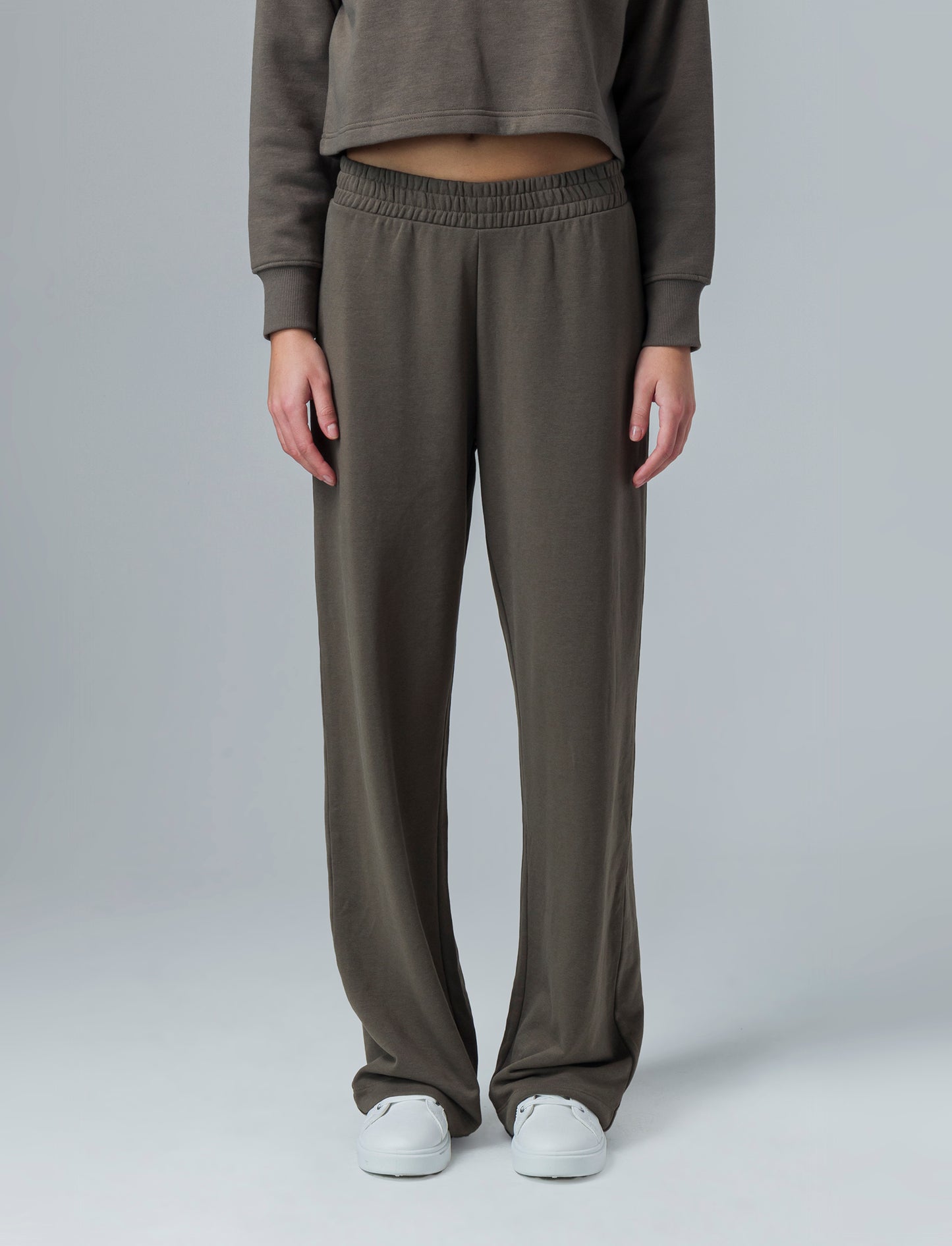 Woman's basic flare joggers for everyday comfort - Green