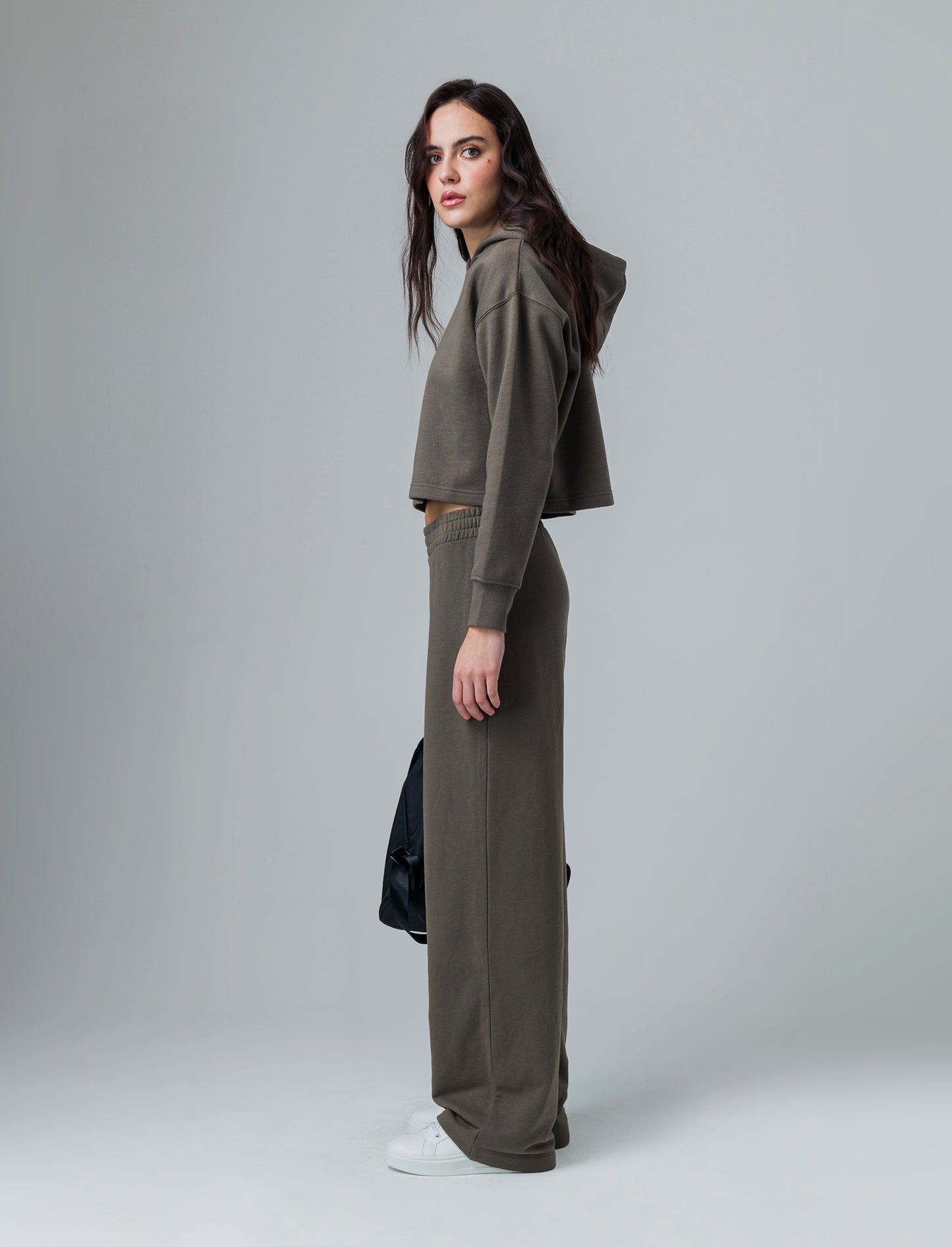 Woman's basic flare joggers for everyday comfort - Green
