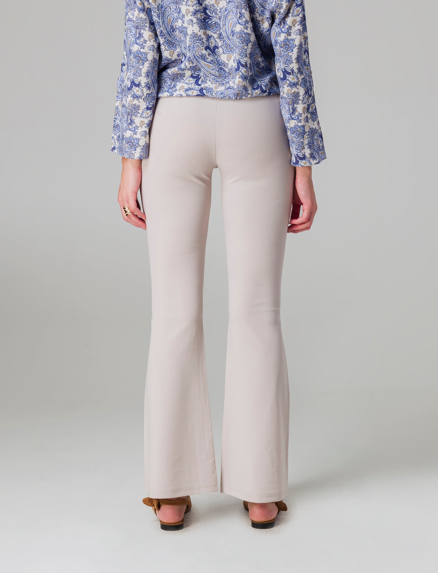 Pantalone basico flare da donna - Sabbia