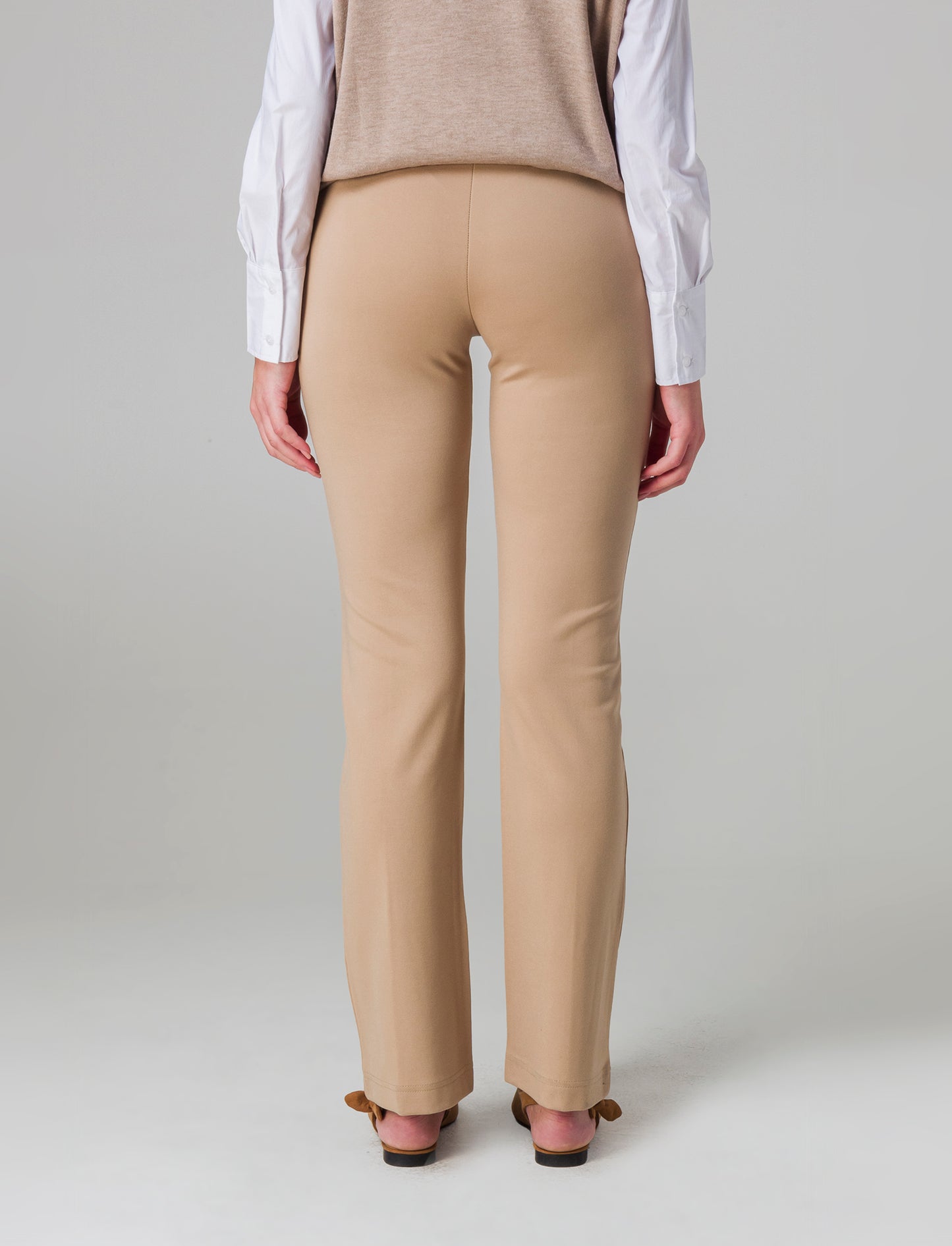 Woman's basic pants for everyday wear - Beige