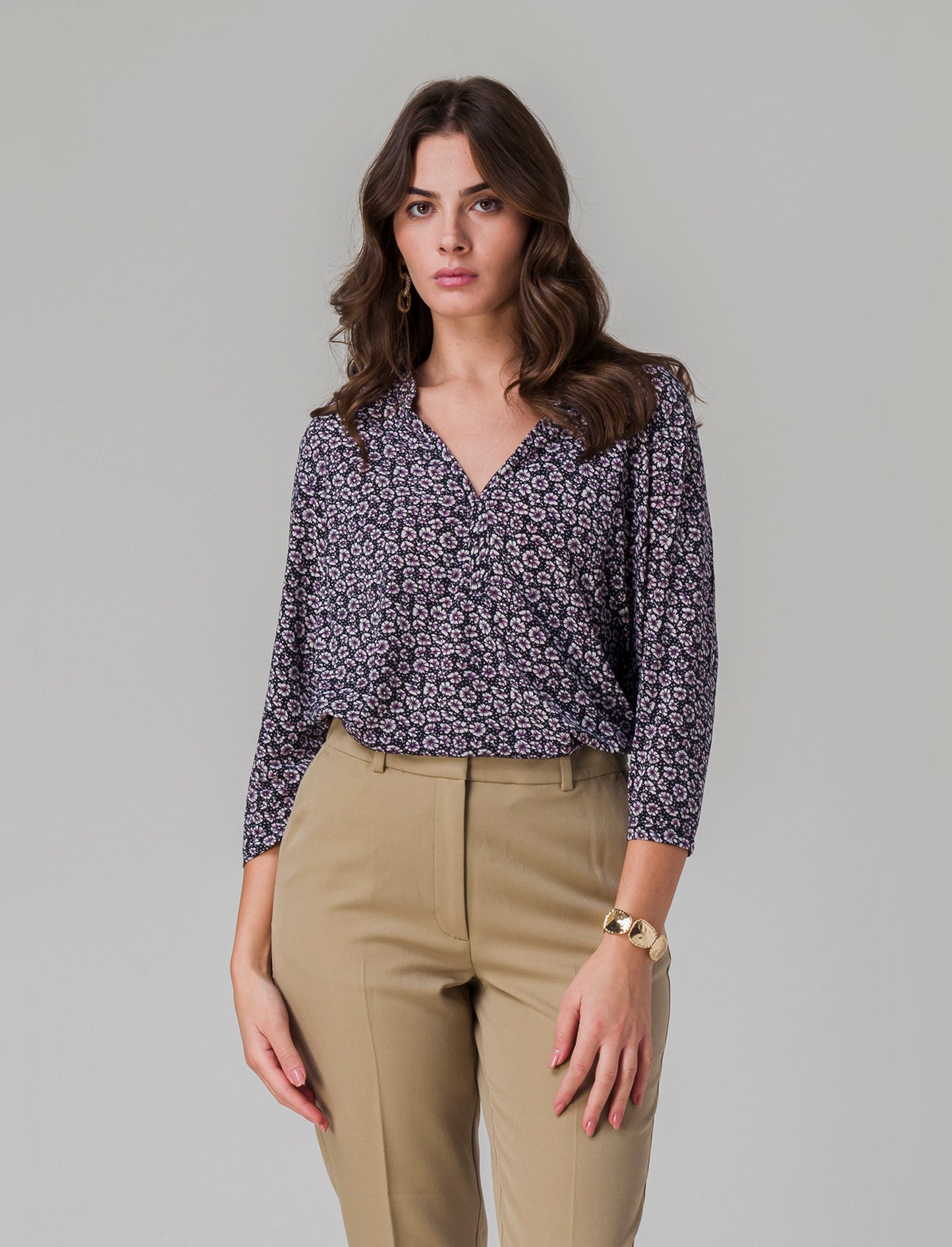 Woman's korean collar t-shirt for stylish comfort - 