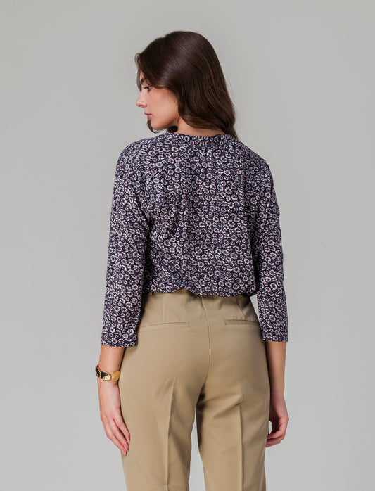 T-shirt con collo alla coreana da donna - var 1