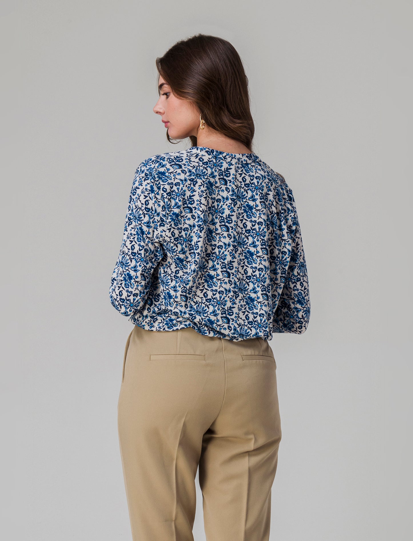 T-shirt con collo alla coreana da donna - var 2