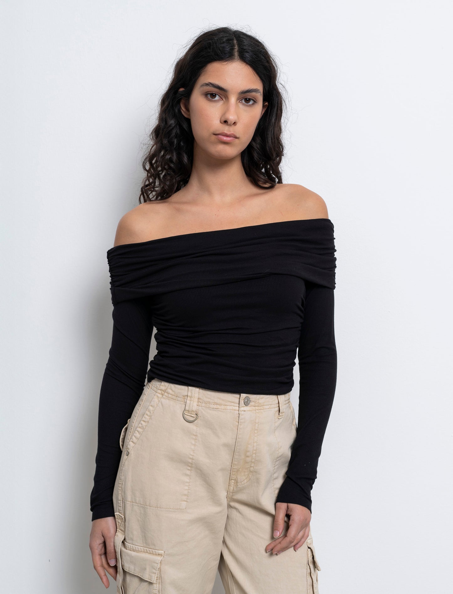 T-shirt off shoulder da donna - Nero