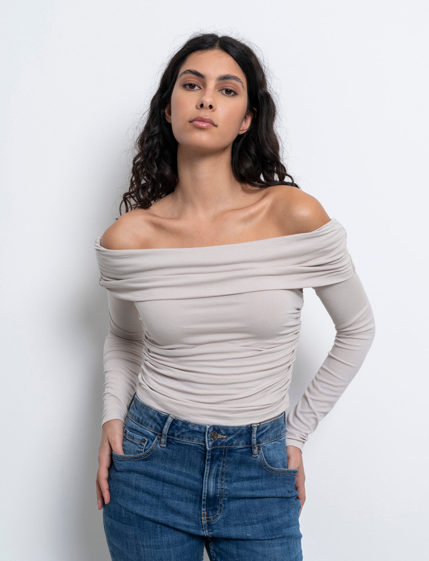 T-shirt off shoulder da donna - Sabbia