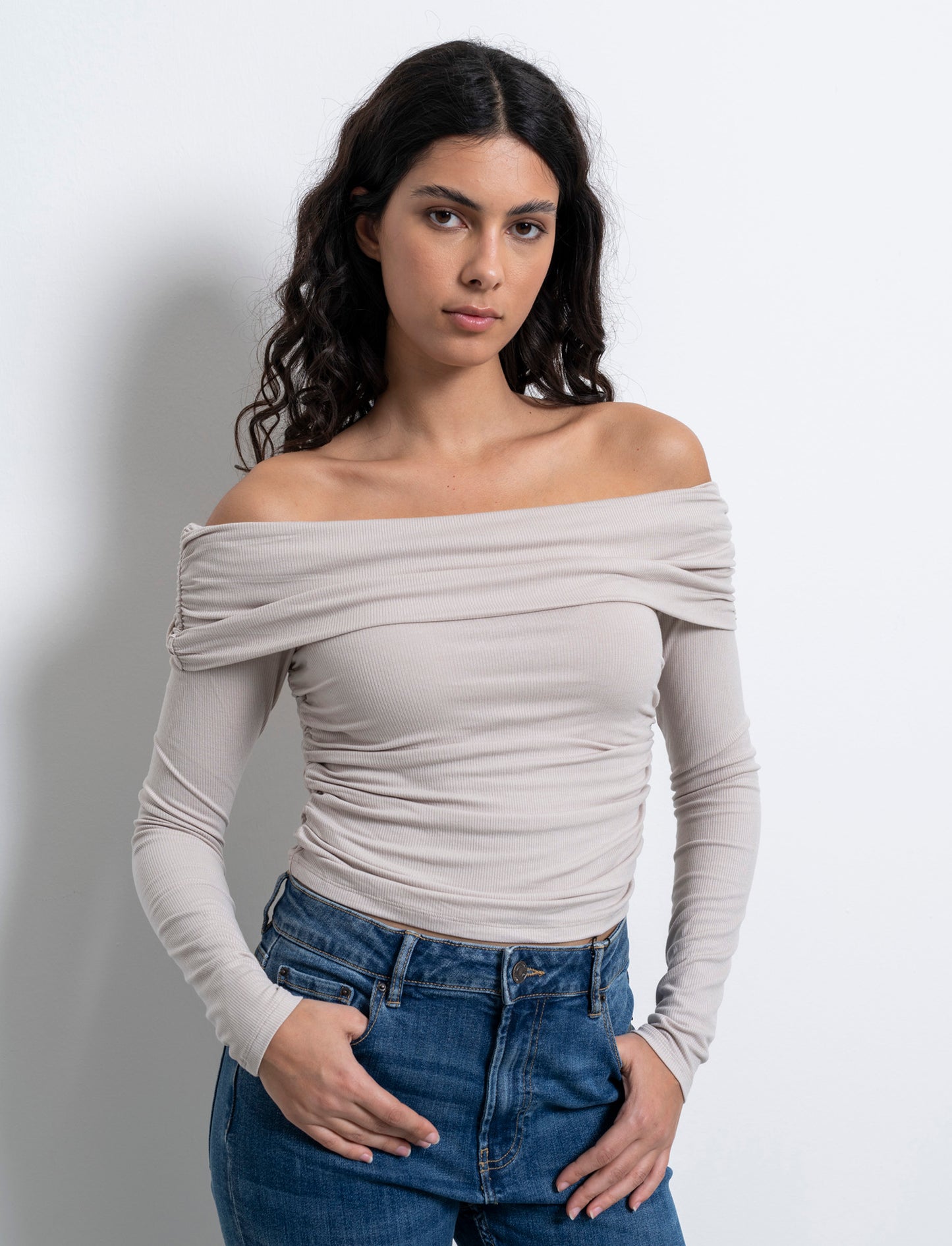 T-shirt off shoulder da donna - Sabbia