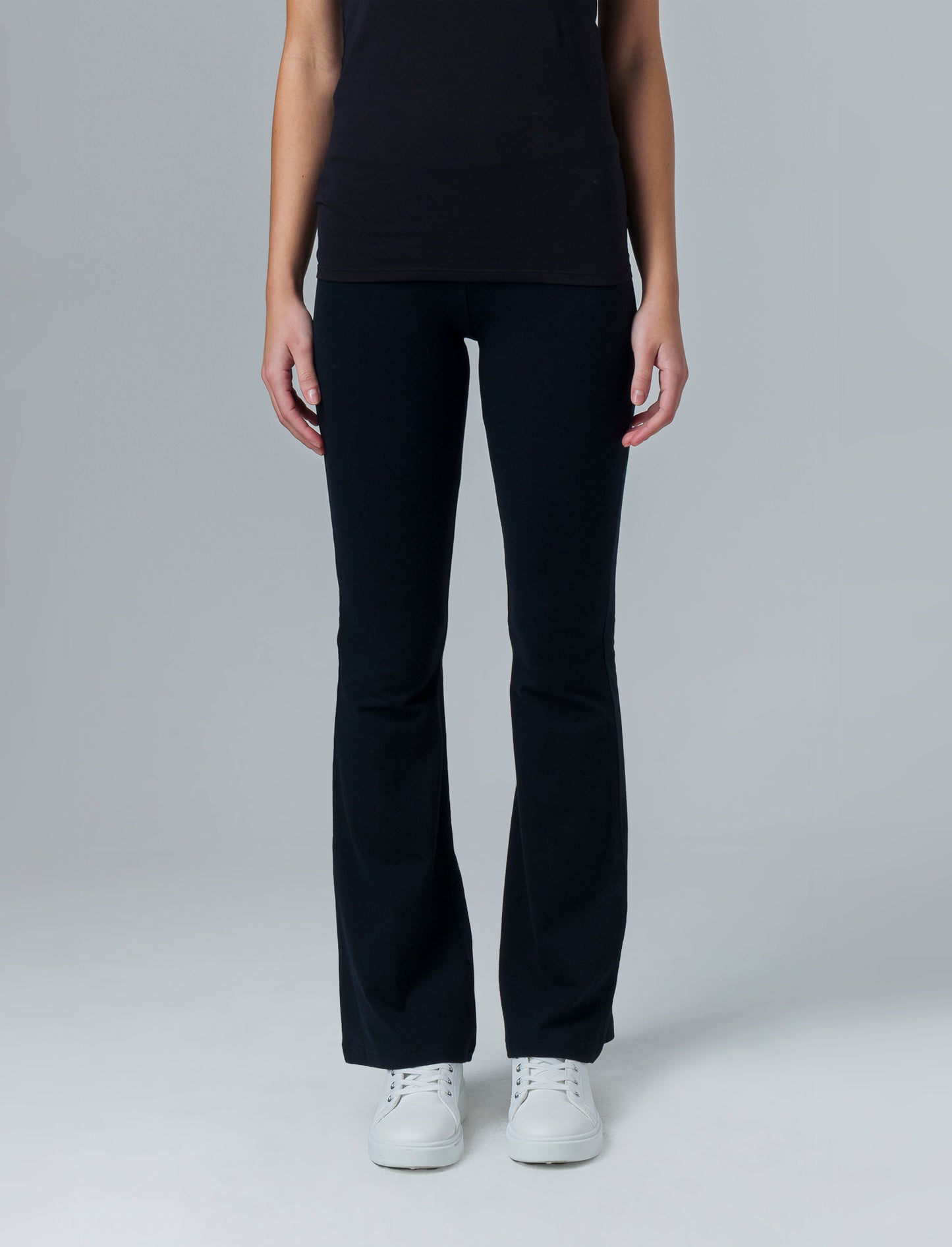Woman's basic flare leggings for everyday wear - Black