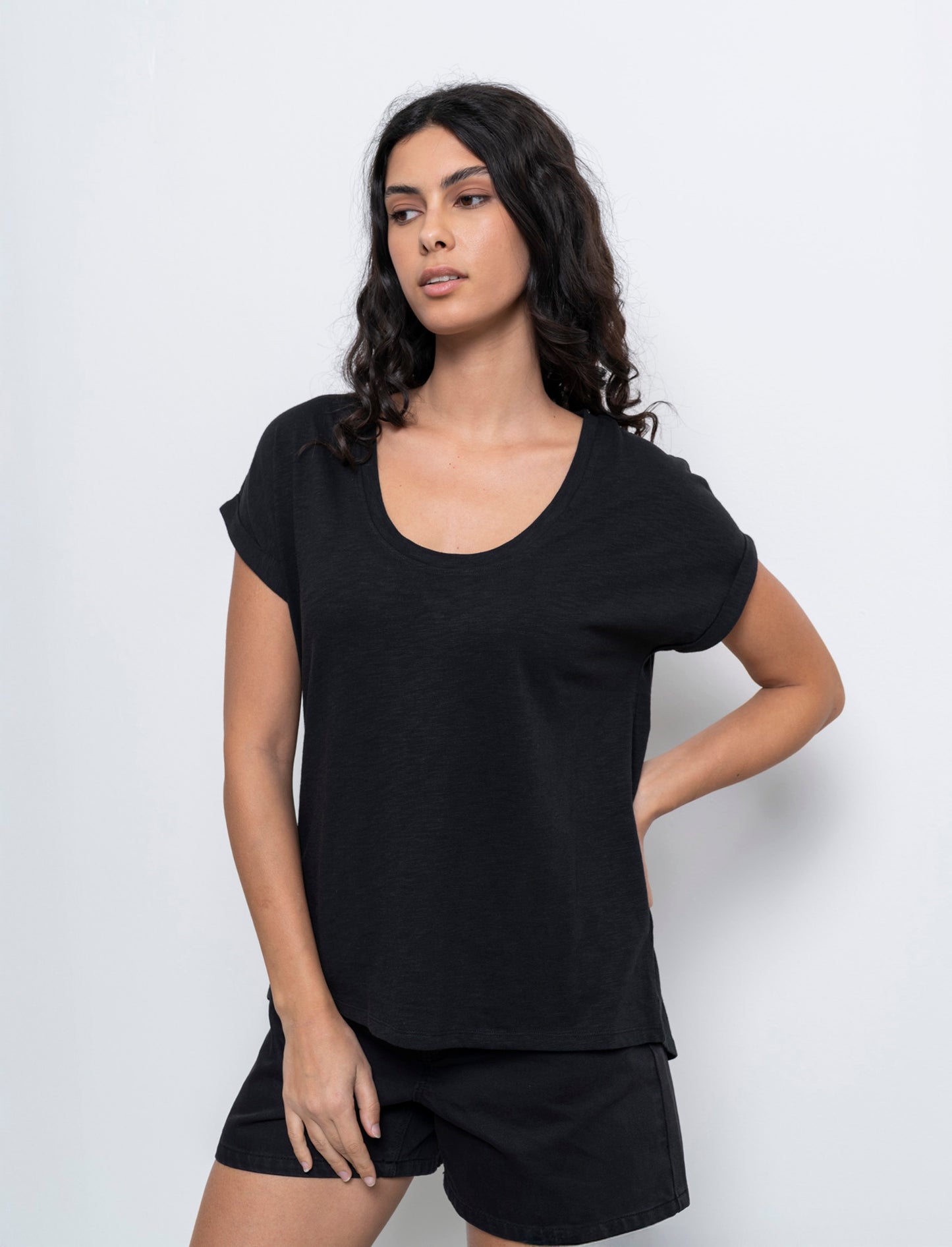 Woman's cuffed sleeve t-shirt - Black