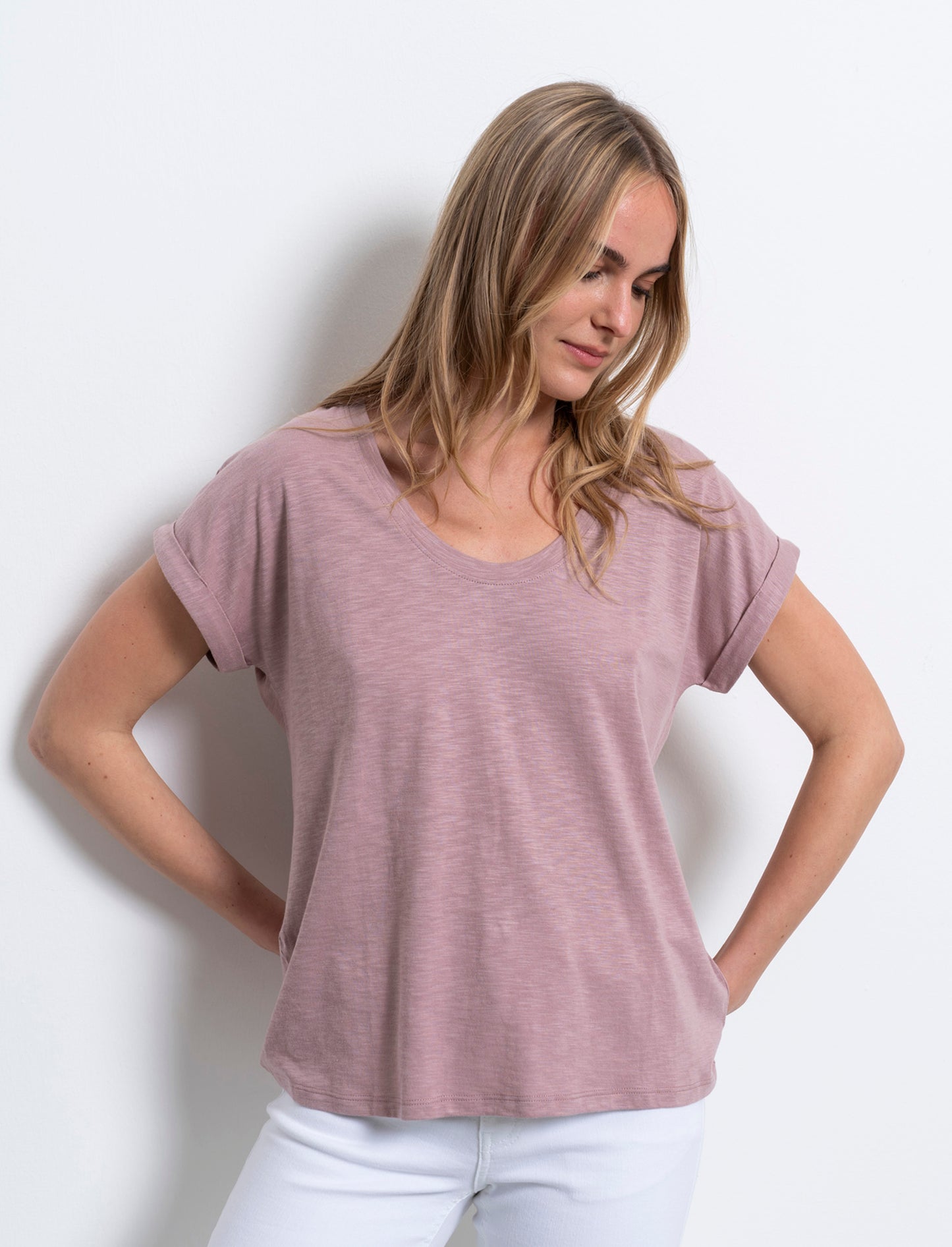 T-shirt con risvolto sulle maniche da donna - Rosa antico