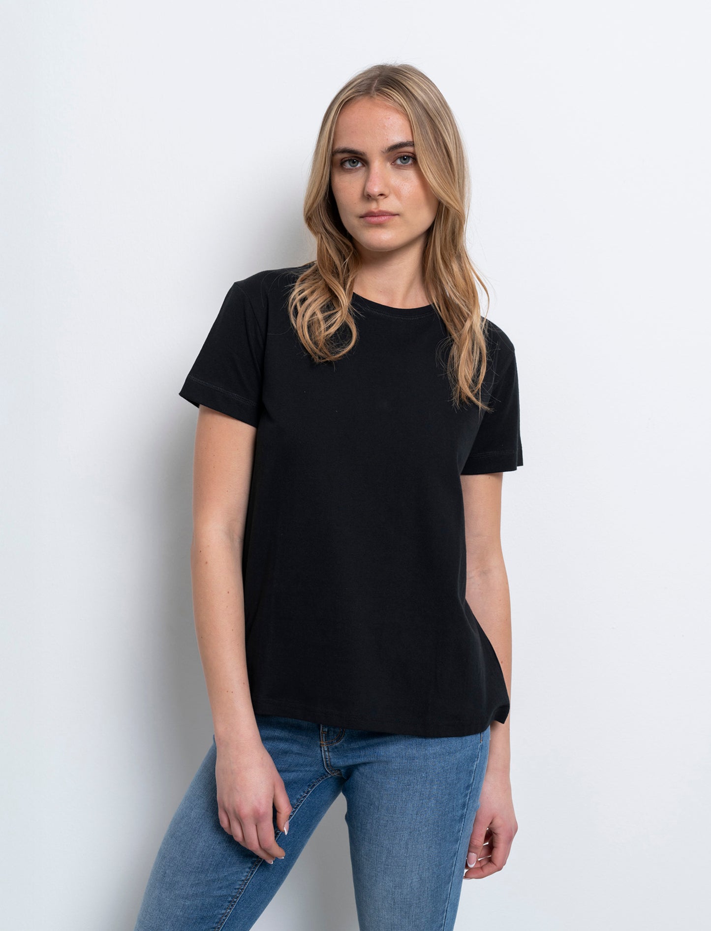 T-shirt basica da donna - Nero