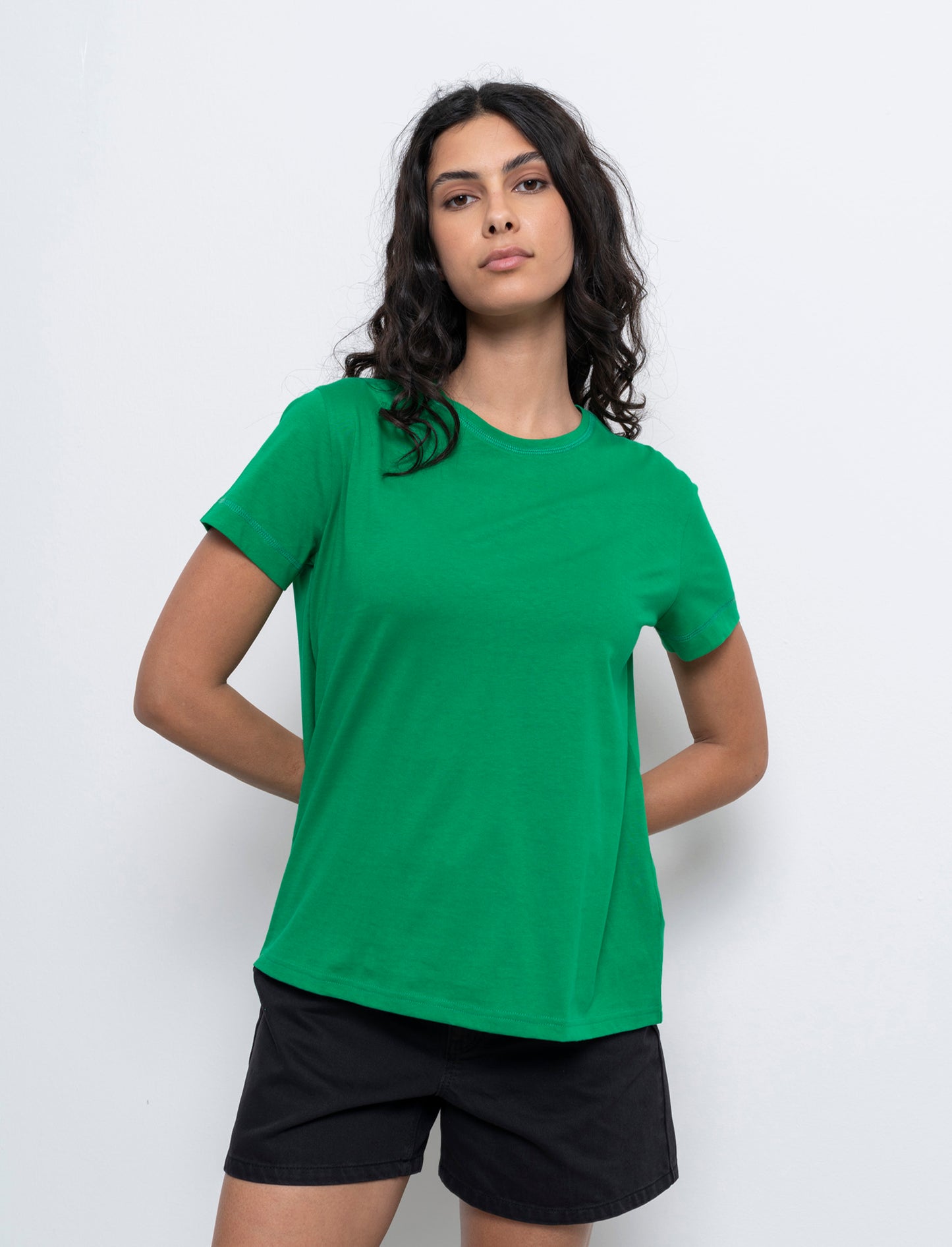Woman's basic t-shirt for everyday wear - Green