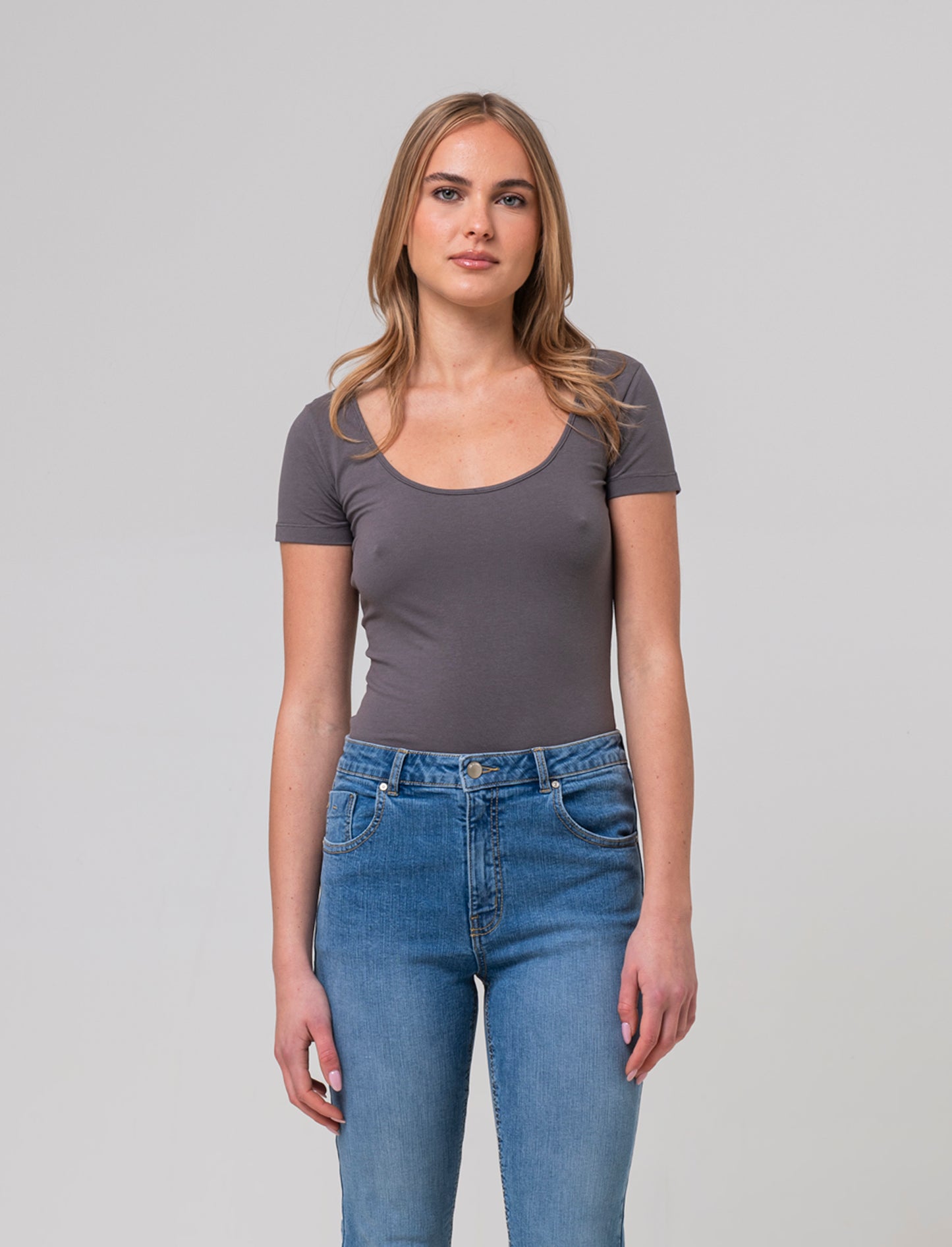 T-shirt basica scollo quadrato da donna - Grigio piombo