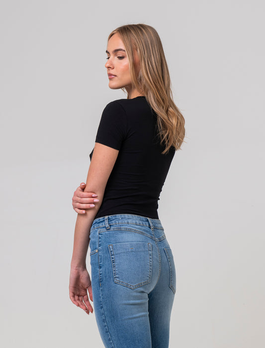 Woman's basic t-shirt for everyday wear - Black