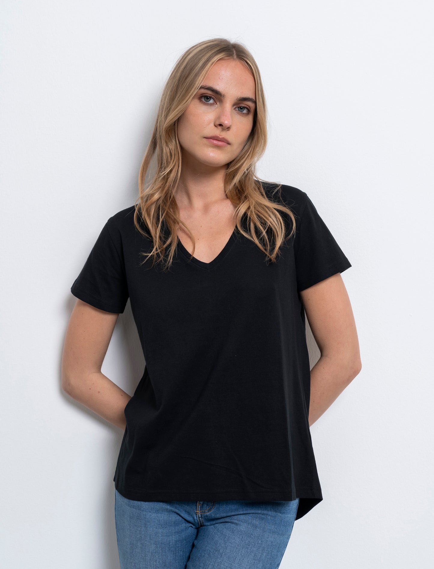 T-shirt scollo a v da donna - Nero
