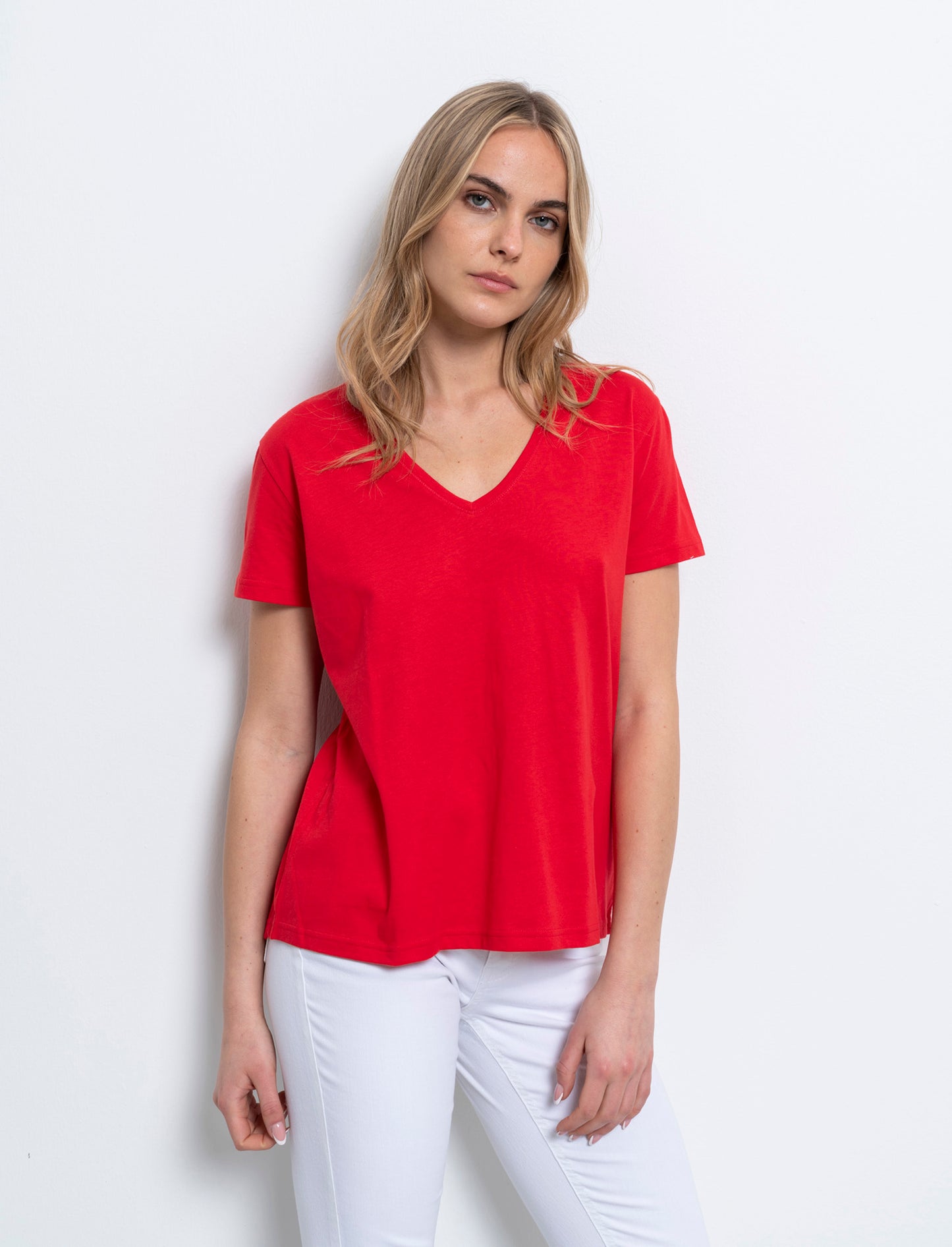 Woman's v-neck t-shirt for men and women - Red