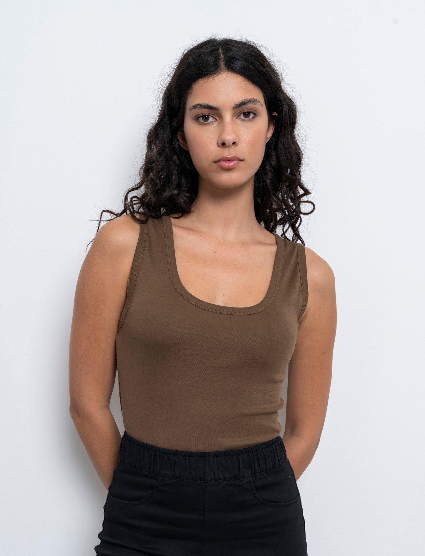 Top canottiera basico da donna - Marrone tabacco