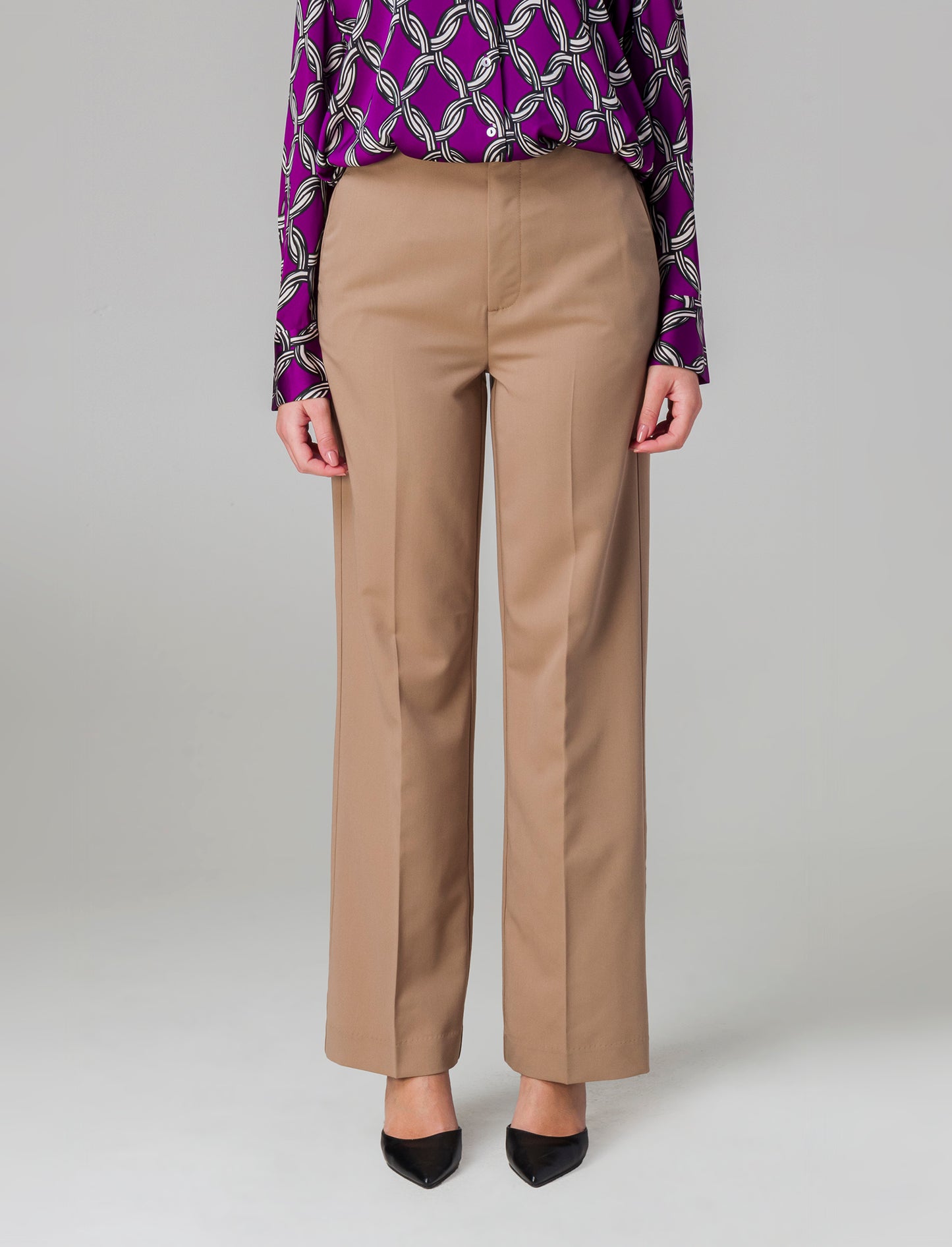 Woman's straight leg pants for all occasions - Beige
