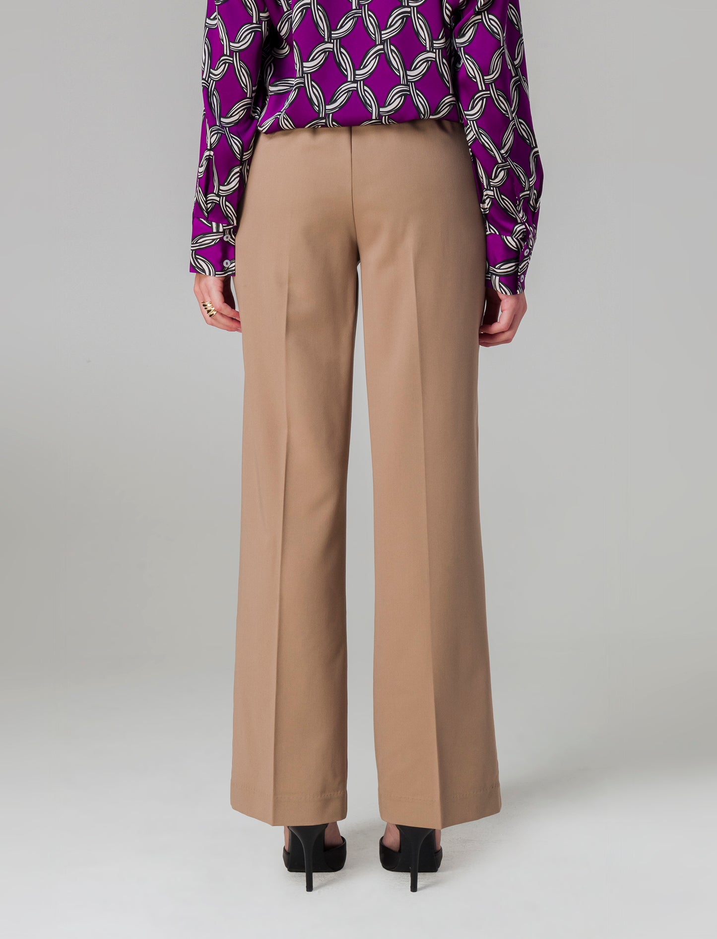 Woman's straight leg pants for all occasions - Beige