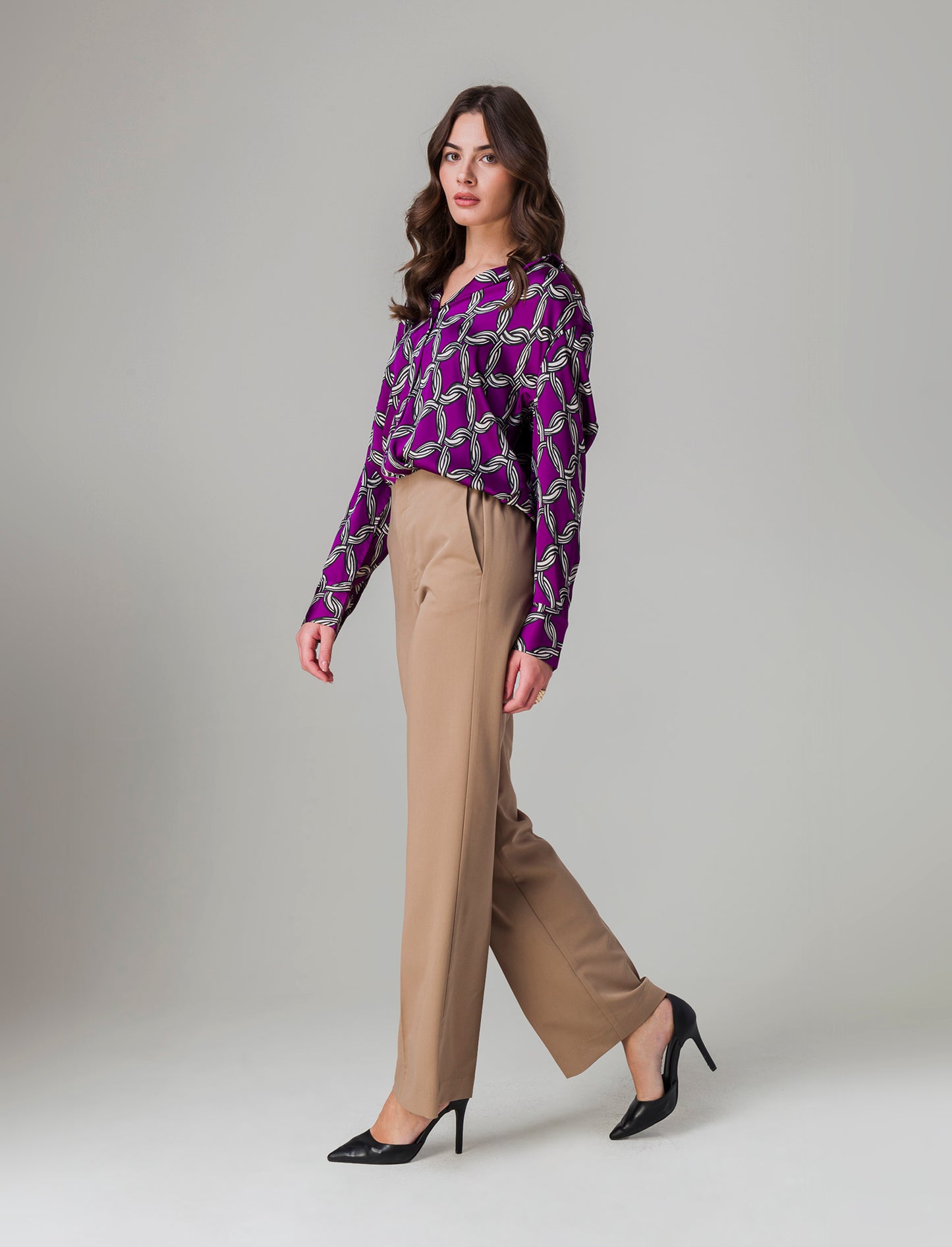 Woman's straight leg pants for all occasions - Beige