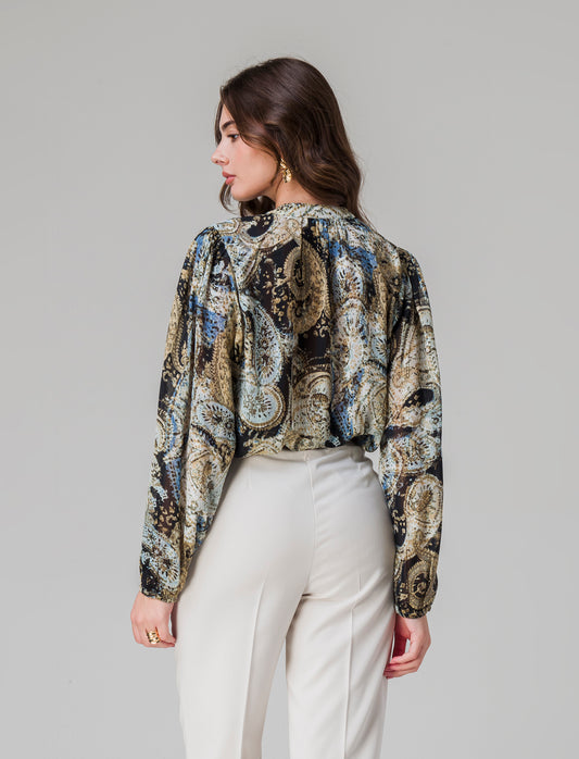 Woman's printed shirt for every occasion - 