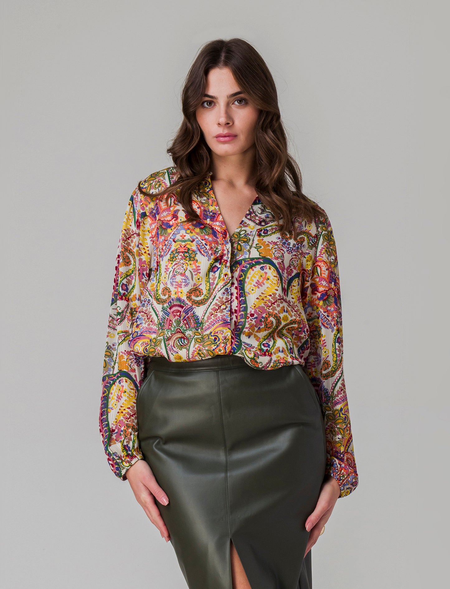 Woman's printed shirt for every occasion - 