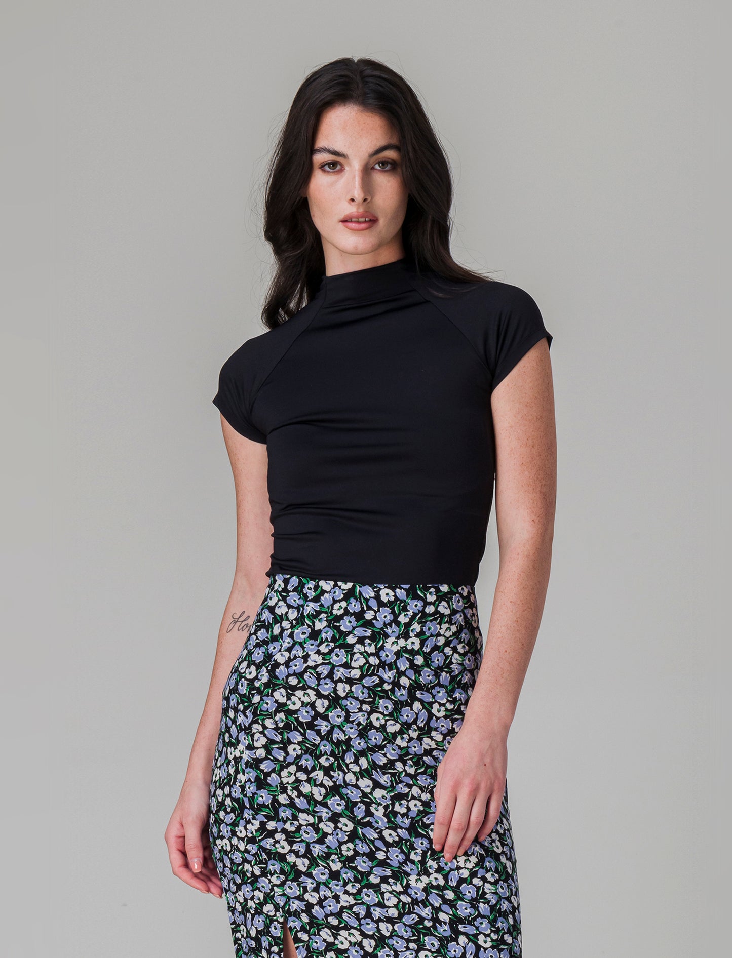 T-shirt mezzo collo da donna - Nero