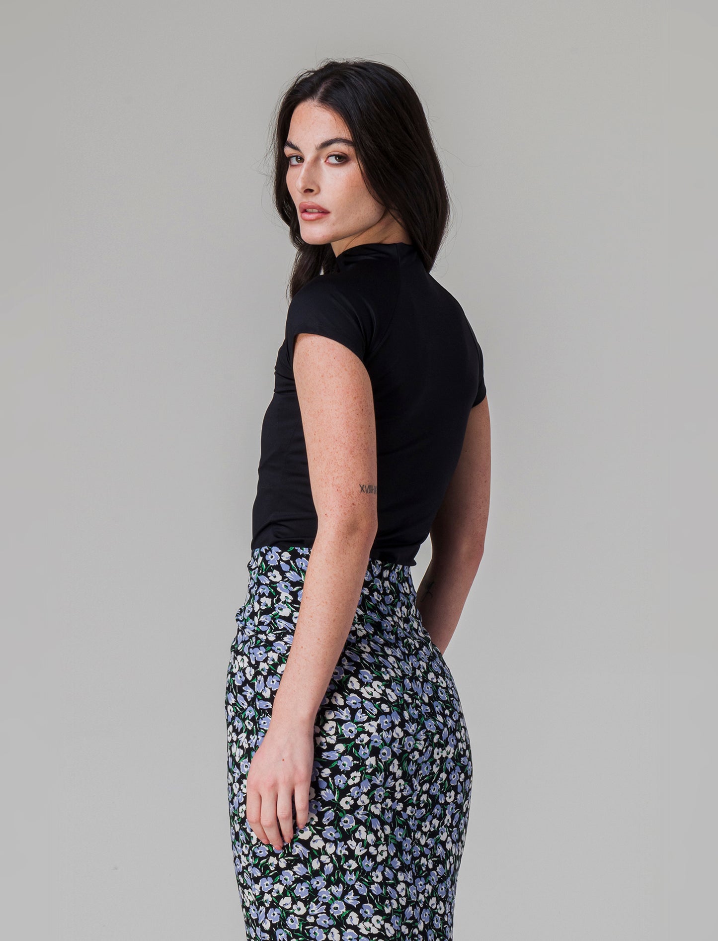 T-shirt mezzo collo da donna - Nero