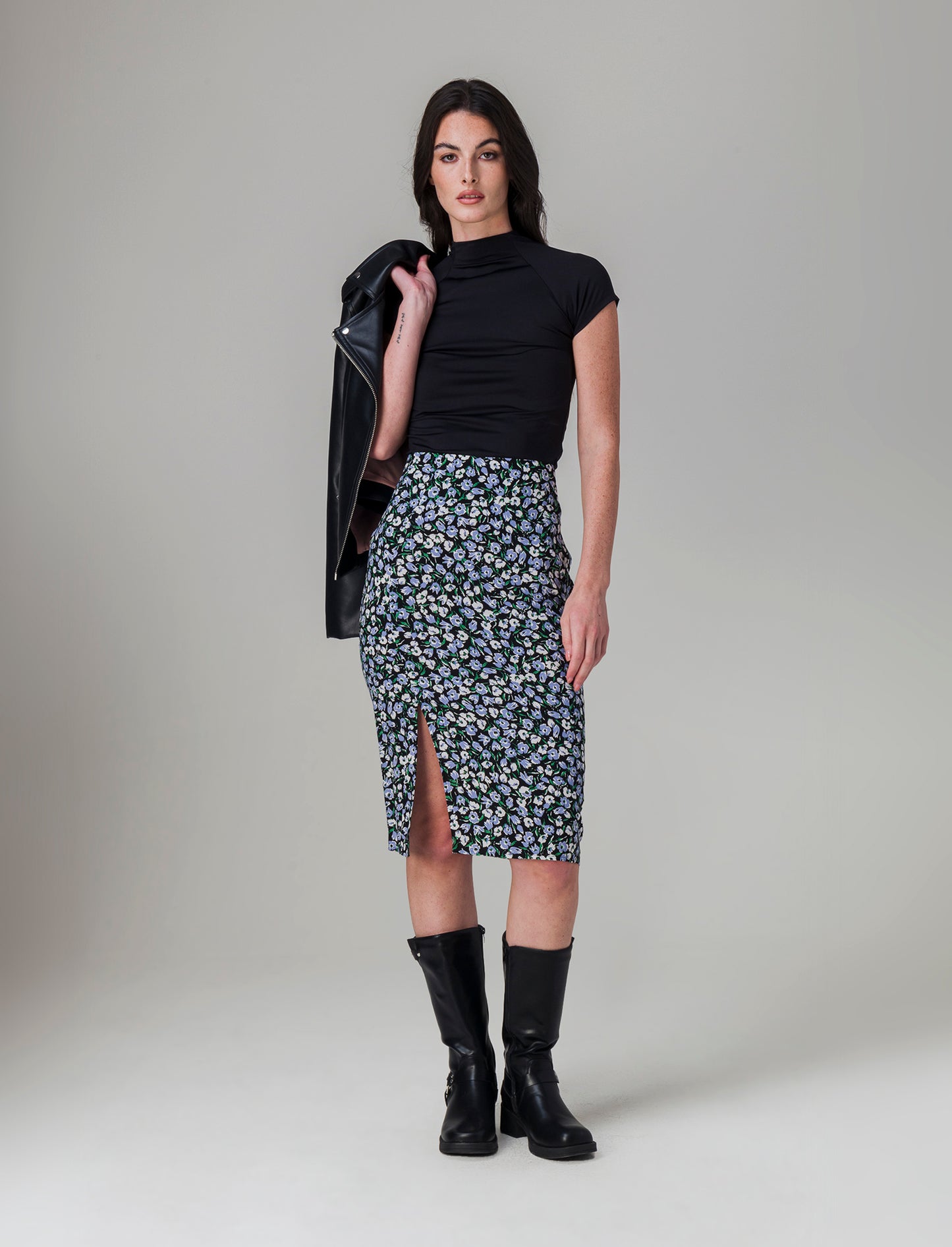 Woman's short ruffled skirt - 